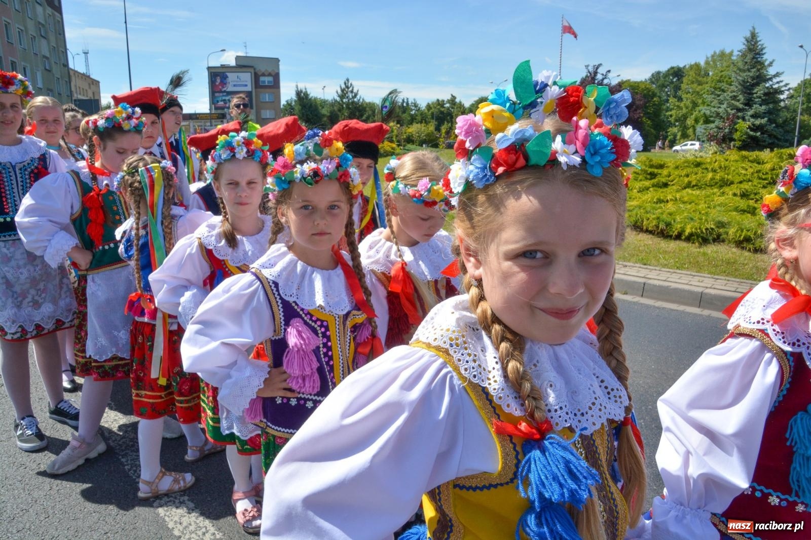 Zdjęcie w galerii na portalu naszraciborz.pl: Roztańczony korowód z Rynku na zamek [FOTO i WIDEO] wiadomości z regionu