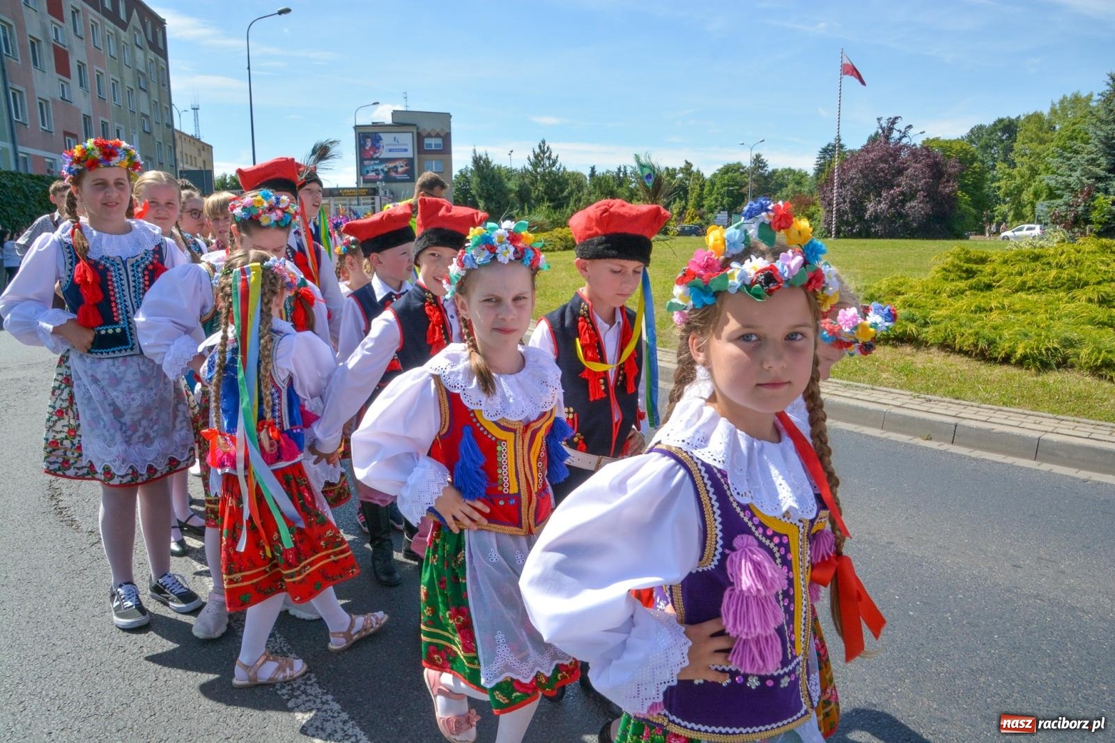 Zdjęcie w galerii na portalu naszraciborz.pl: Roztańczony korowód z Rynku na zamek [FOTO i WIDEO] wiadomości z regionu
