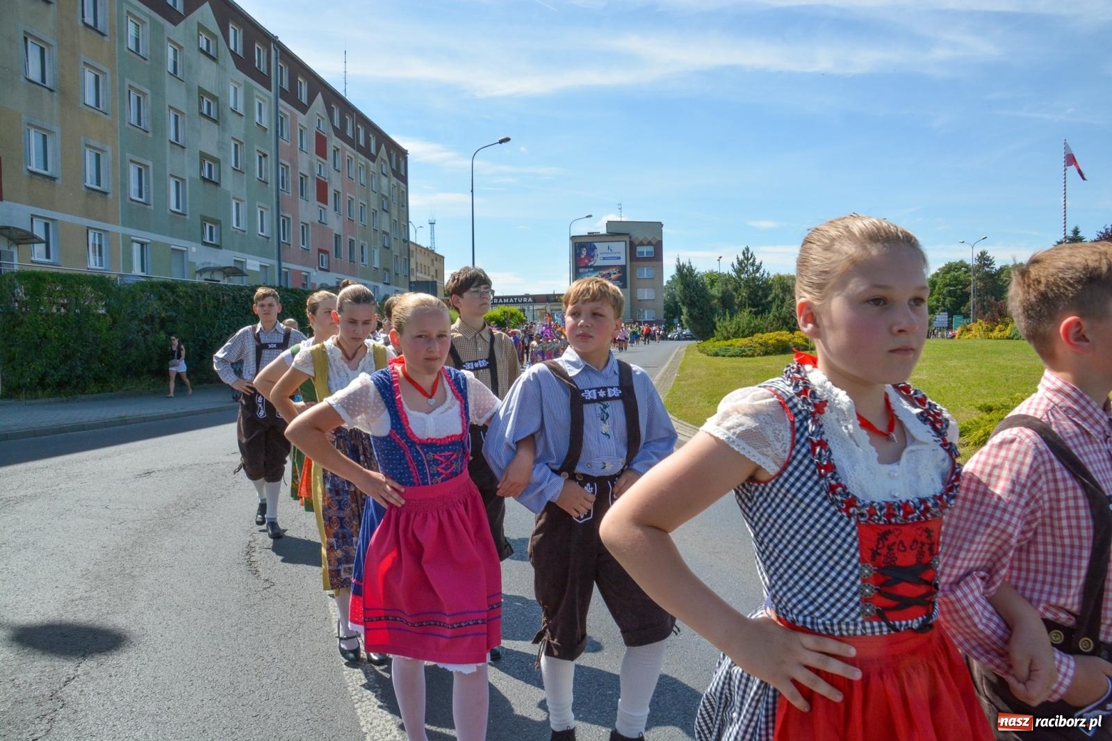 Zdjęcie w galerii na portalu naszraciborz.pl: Roztańczony korowód z Rynku na zamek [FOTO i WIDEO] wiadomości z regionu