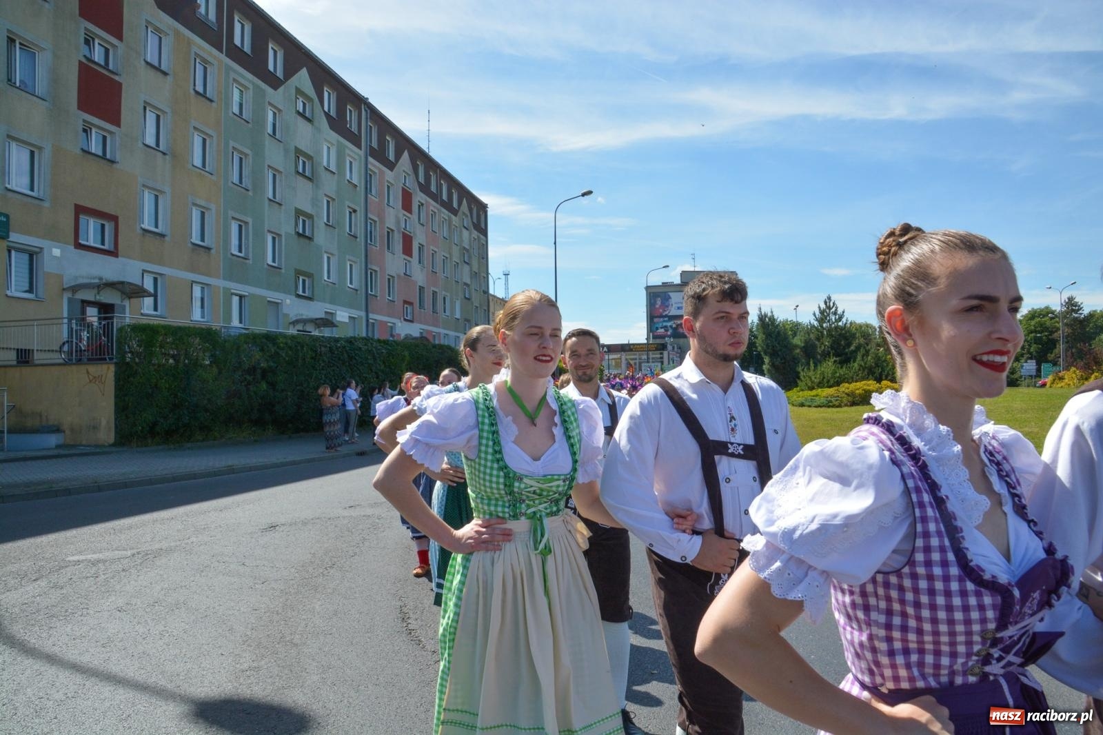 Zdjęcie w galerii na portalu naszraciborz.pl: Roztańczony korowód z Rynku na zamek [FOTO i WIDEO] wiadomości z regionu