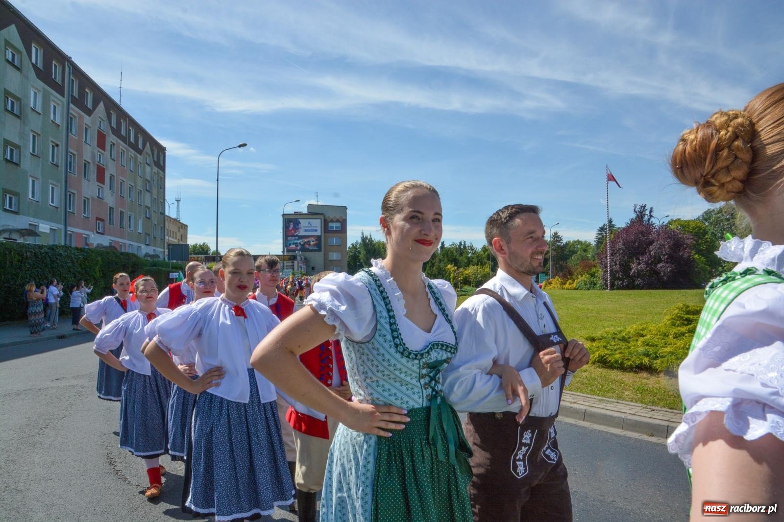 Zdjęcie w galerii na portalu naszraciborz.pl: Roztańczony korowód z Rynku na zamek [FOTO i WIDEO] wiadomości z regionu