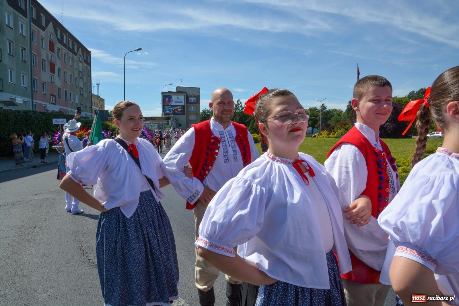 Zdjęcie w galerii na portalu naszraciborz.pl: Roztańczony korowód z Rynku na zamek [FOTO i WIDEO] wiadomości z regionu