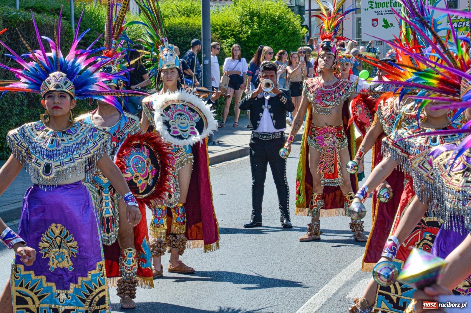 Zdjęcie w galerii na portalu naszraciborz.pl: Roztańczony korowód z Rynku na zamek [FOTO i WIDEO] wiadomości z regionu