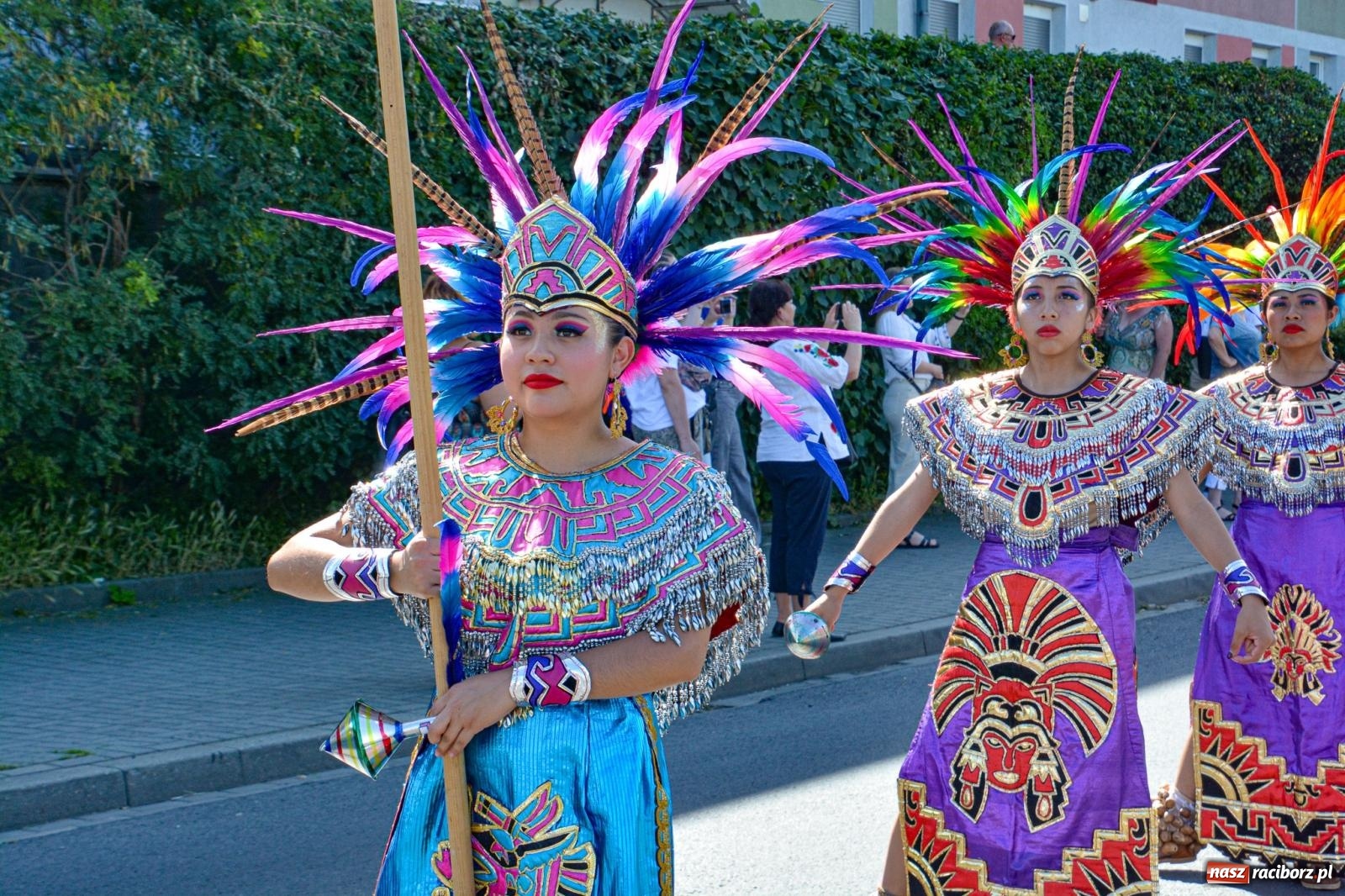 Zdjęcie w galerii na portalu naszraciborz.pl: Roztańczony korowód z Rynku na zamek [FOTO i WIDEO] wiadomości z regionu