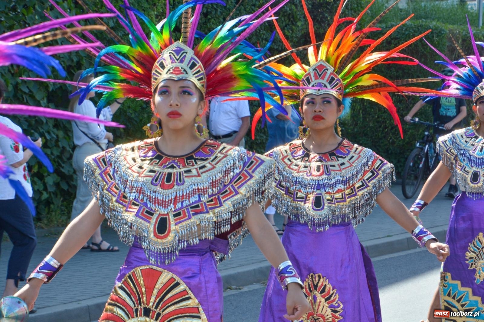 Zdjęcie w galerii na portalu naszraciborz.pl: Roztańczony korowód z Rynku na zamek [FOTO i WIDEO] wiadomości z regionu