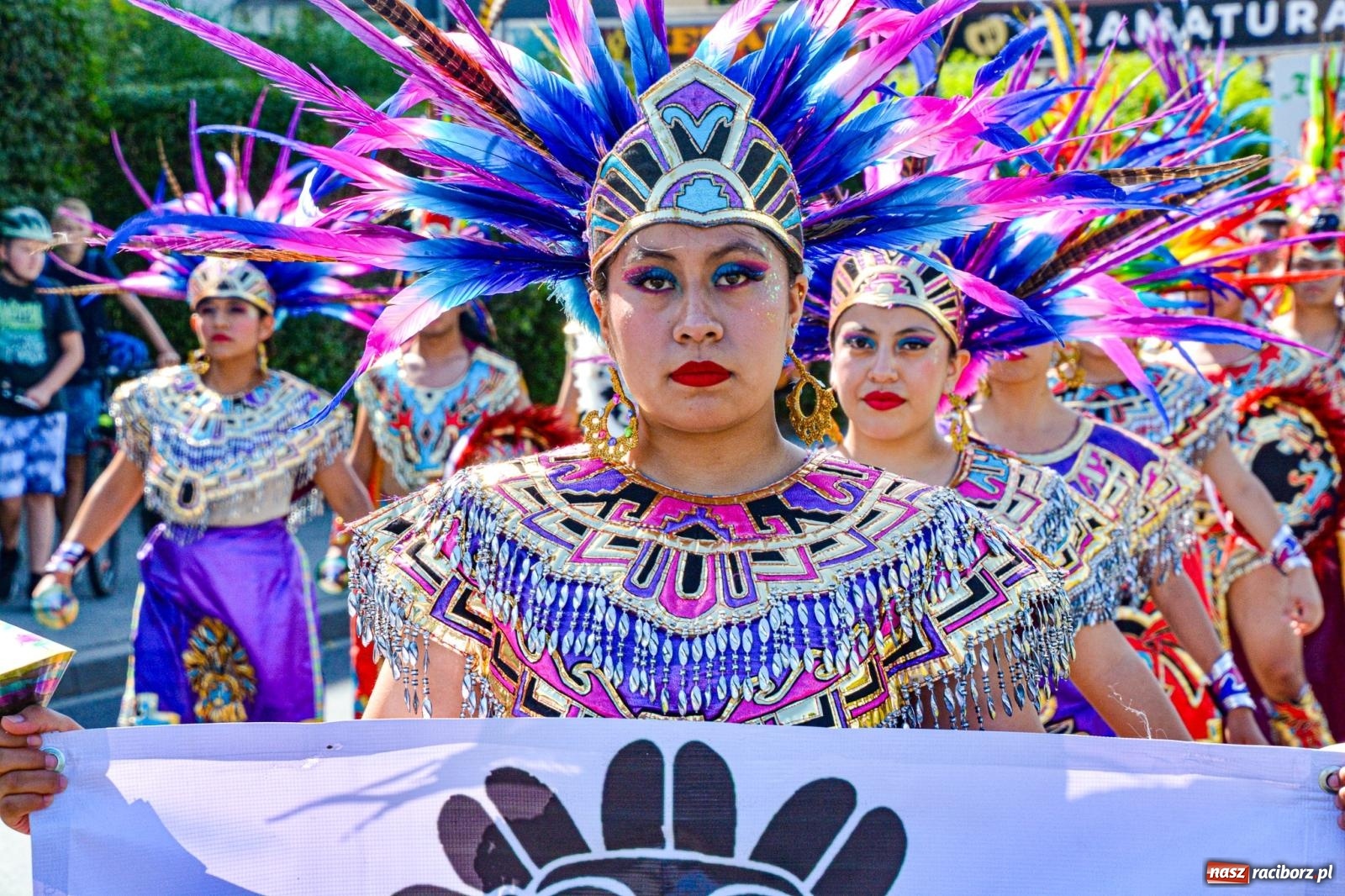 Zdjęcie w galerii na portalu naszraciborz.pl: Roztańczony korowód z Rynku na zamek [FOTO i WIDEO] wiadomości z regionu