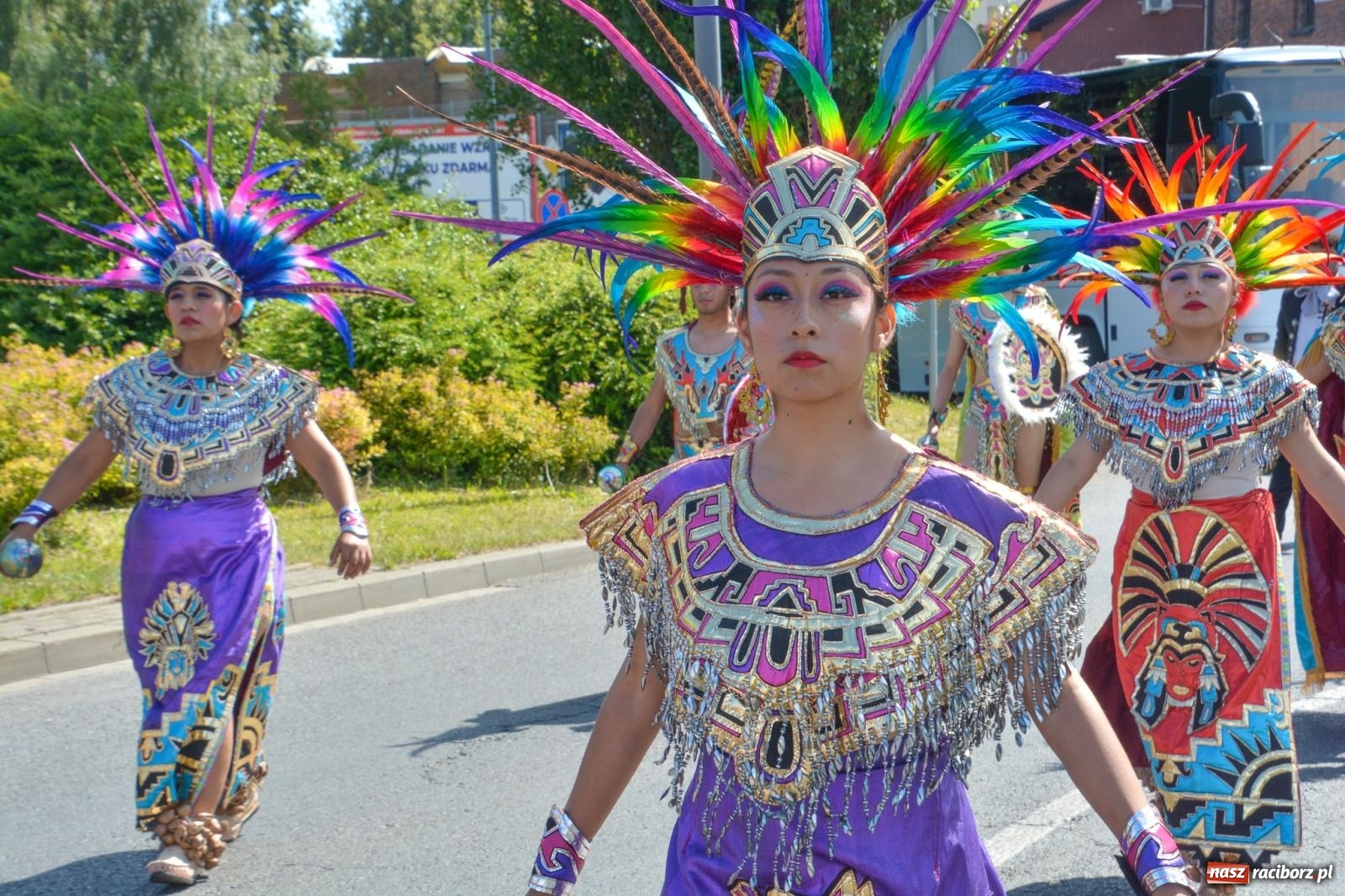 Zdjęcie w galerii na portalu naszraciborz.pl: Roztańczony korowód z Rynku na zamek [FOTO i WIDEO] wiadomości z regionu