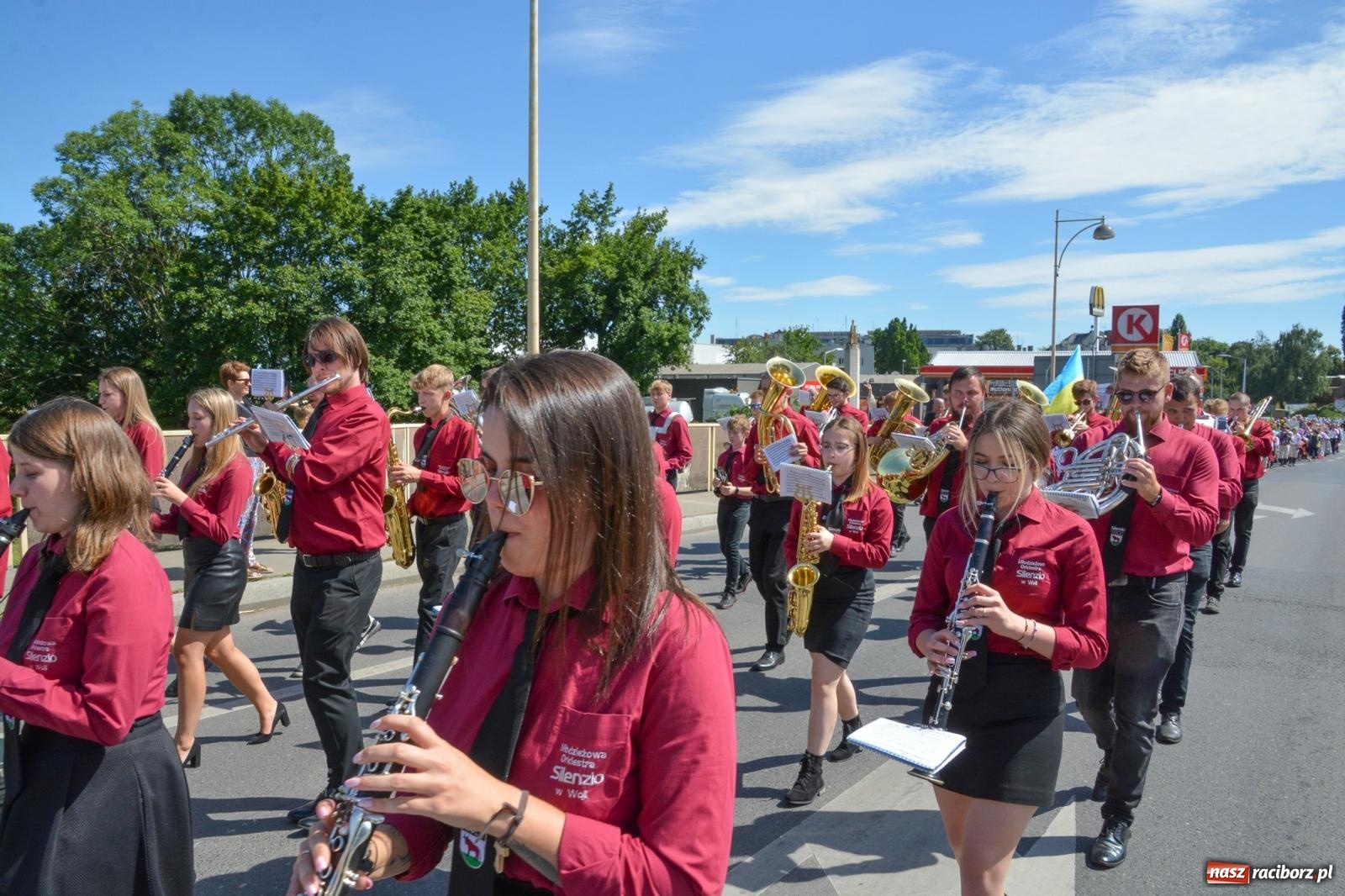 Zdjęcie w galerii na portalu naszraciborz.pl: Roztańczony korowód z Rynku na zamek [FOTO i WIDEO] wiadomości z regionu