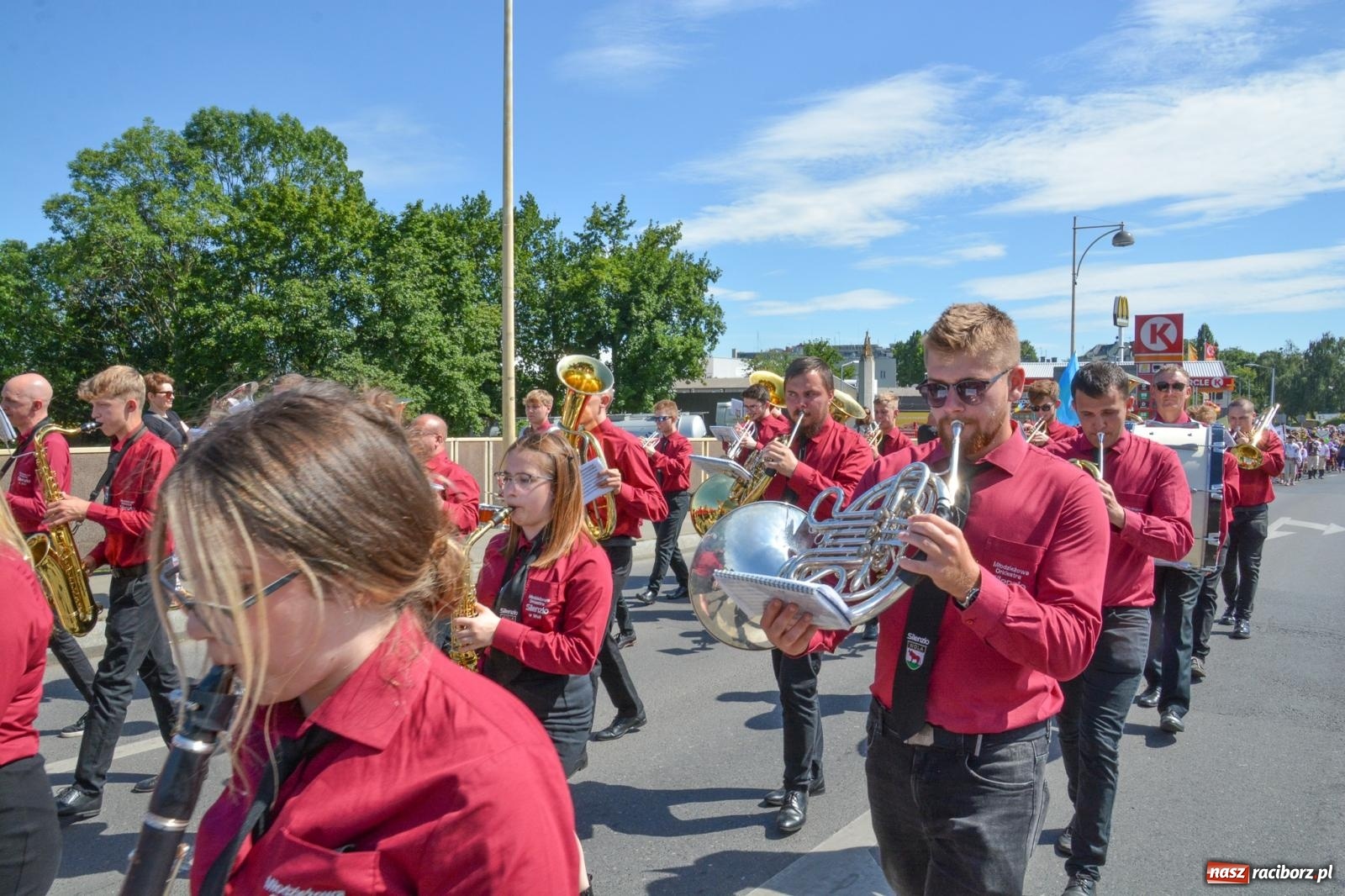 Zdjęcie w galerii na portalu naszraciborz.pl: Roztańczony korowód z Rynku na zamek [FOTO i WIDEO] wiadomości z regionu