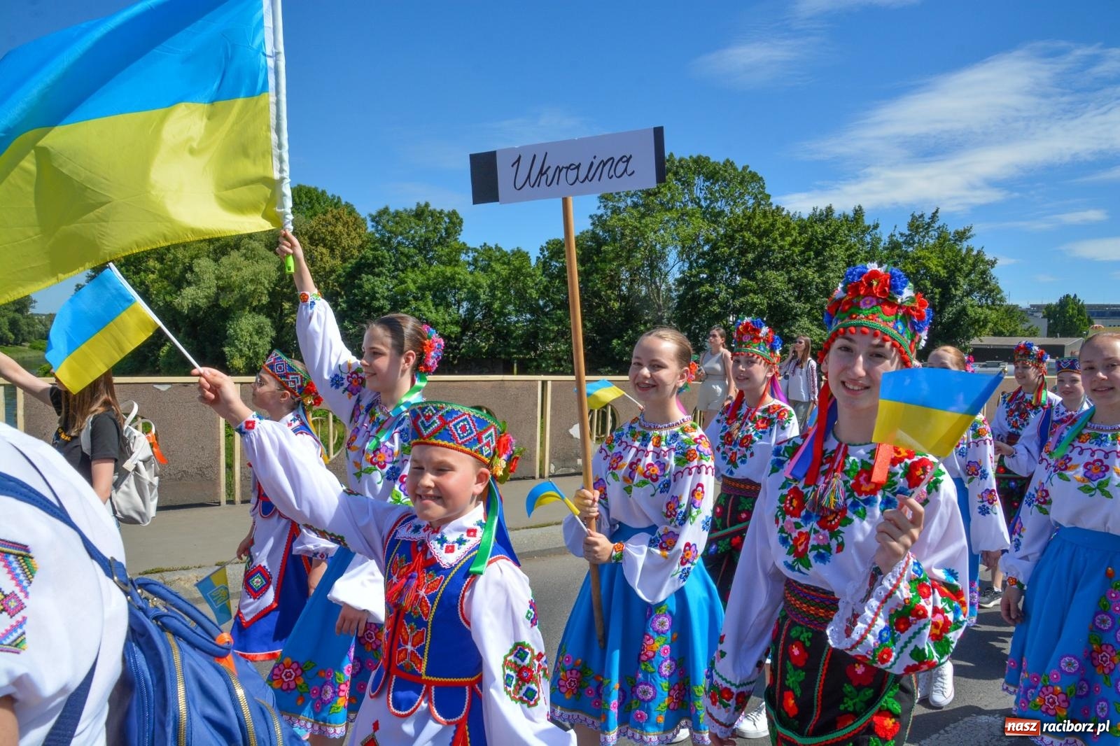 Zdjęcie w galerii na portalu naszraciborz.pl: Roztańczony korowód z Rynku na zamek [FOTO i WIDEO] wiadomości z regionu