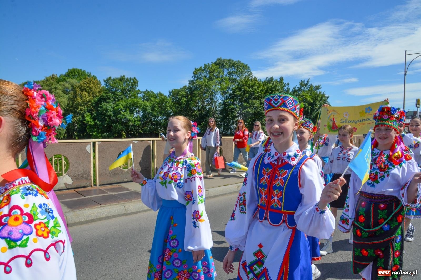 Zdjęcie w galerii na portalu naszraciborz.pl: Roztańczony korowód z Rynku na zamek [FOTO i WIDEO] wiadomości z regionu