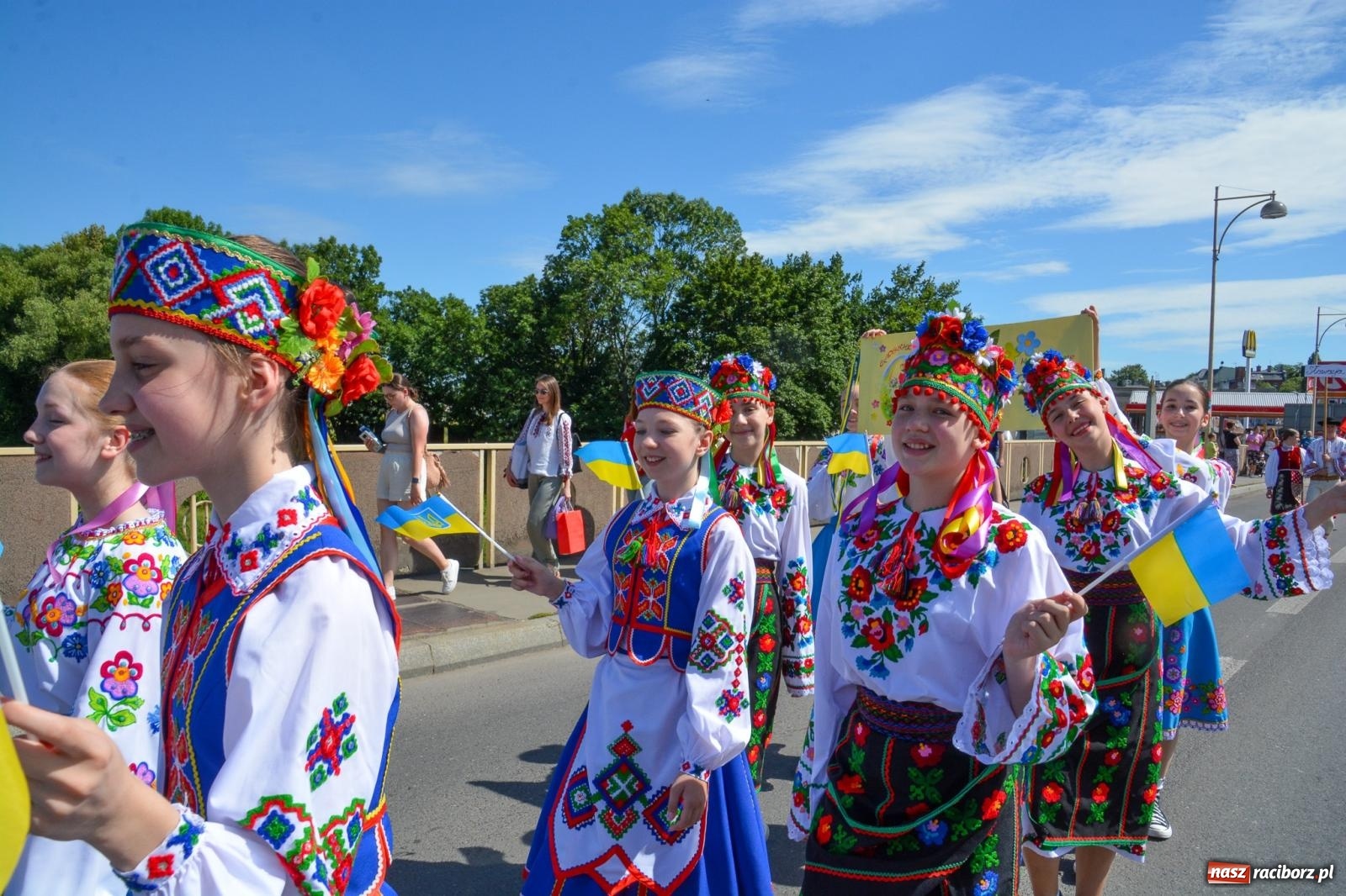 Zdjęcie w galerii na portalu naszraciborz.pl: Roztańczony korowód z Rynku na zamek [FOTO i WIDEO] wiadomości z regionu
