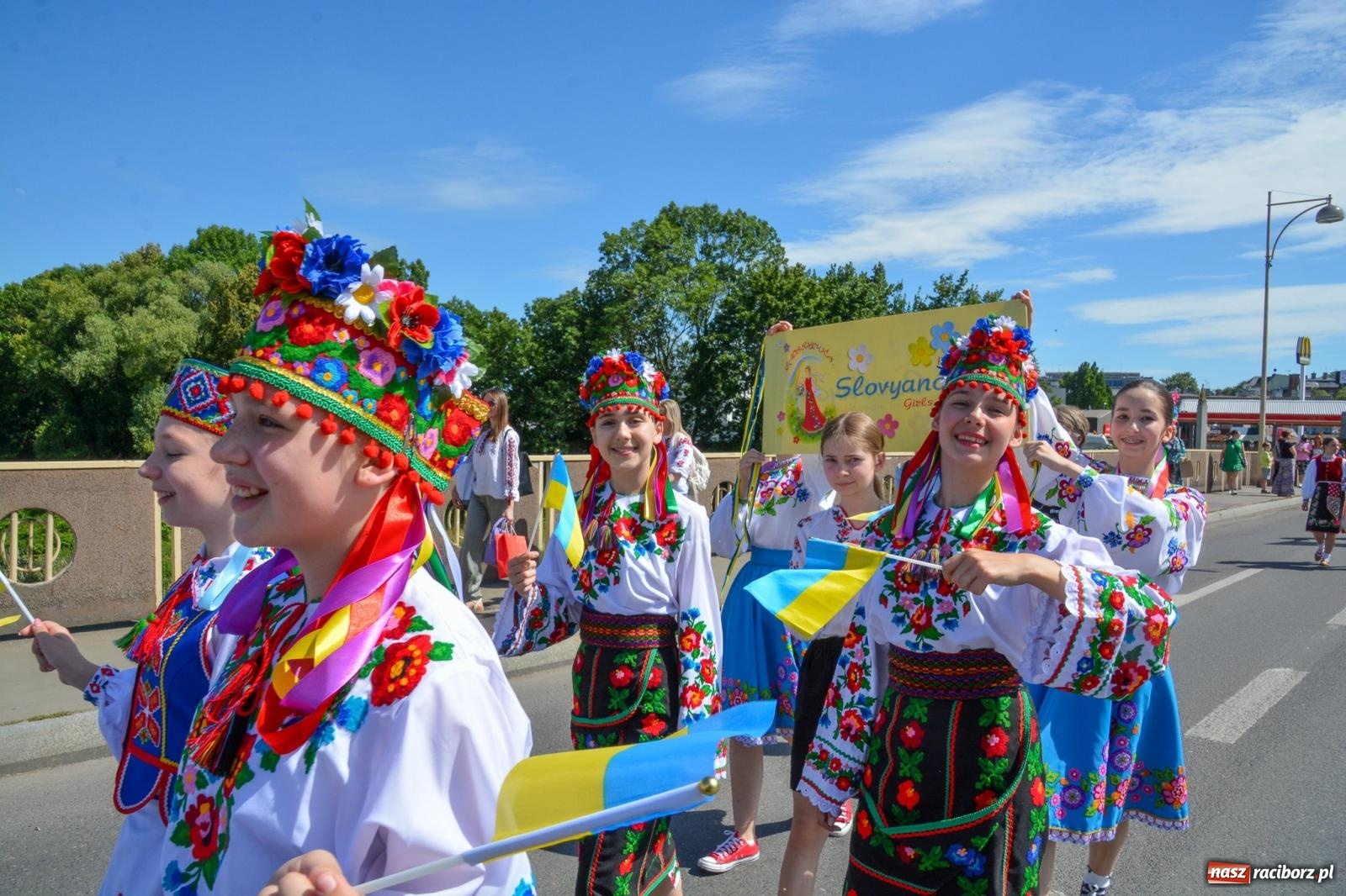Zdjęcie w galerii na portalu naszraciborz.pl: Roztańczony korowód z Rynku na zamek [FOTO i WIDEO] wiadomości z regionu