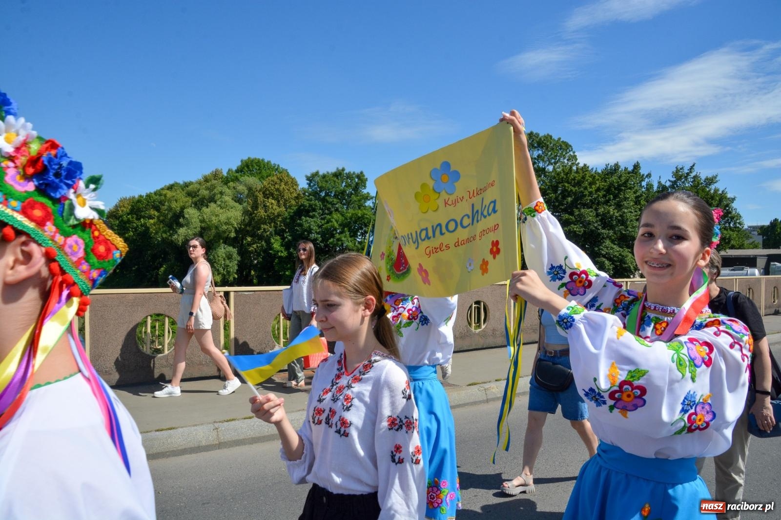 Zdjęcie w galerii na portalu naszraciborz.pl: Roztańczony korowód z Rynku na zamek [FOTO i WIDEO] wiadomości z regionu