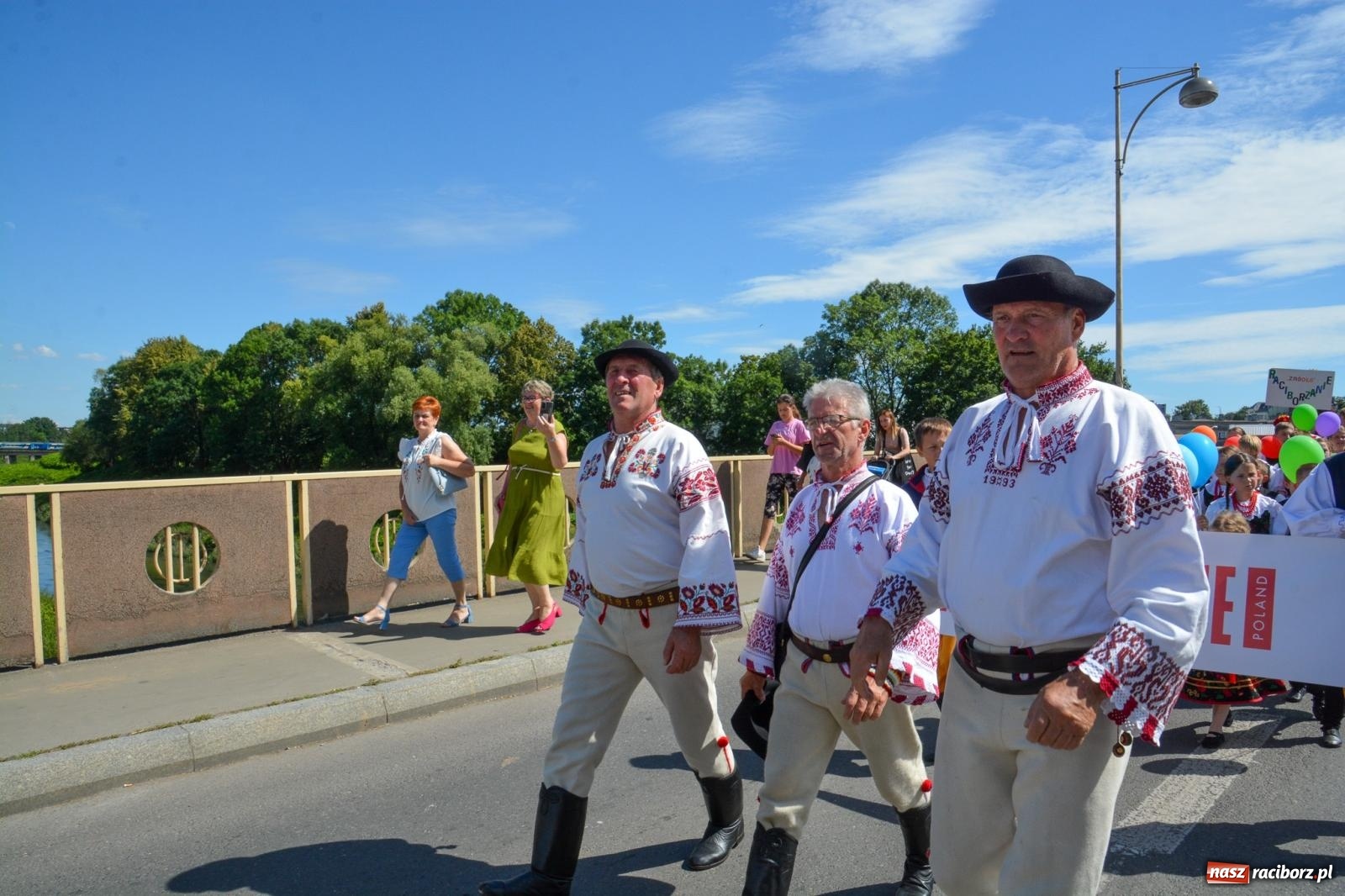 Zdjęcie w galerii na portalu naszraciborz.pl: Roztańczony korowód z Rynku na zamek [FOTO i WIDEO] wiadomości z regionu