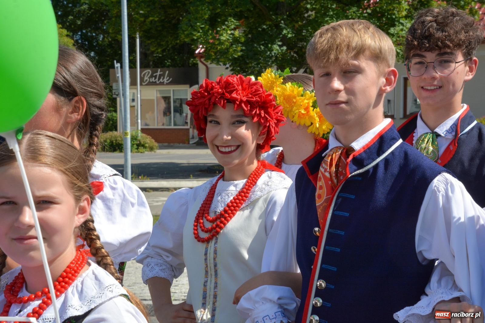 Zdjęcie w galerii na portalu naszraciborz.pl: Roztańczony korowód z Rynku na zamek [FOTO i WIDEO] wiadomości z regionu
