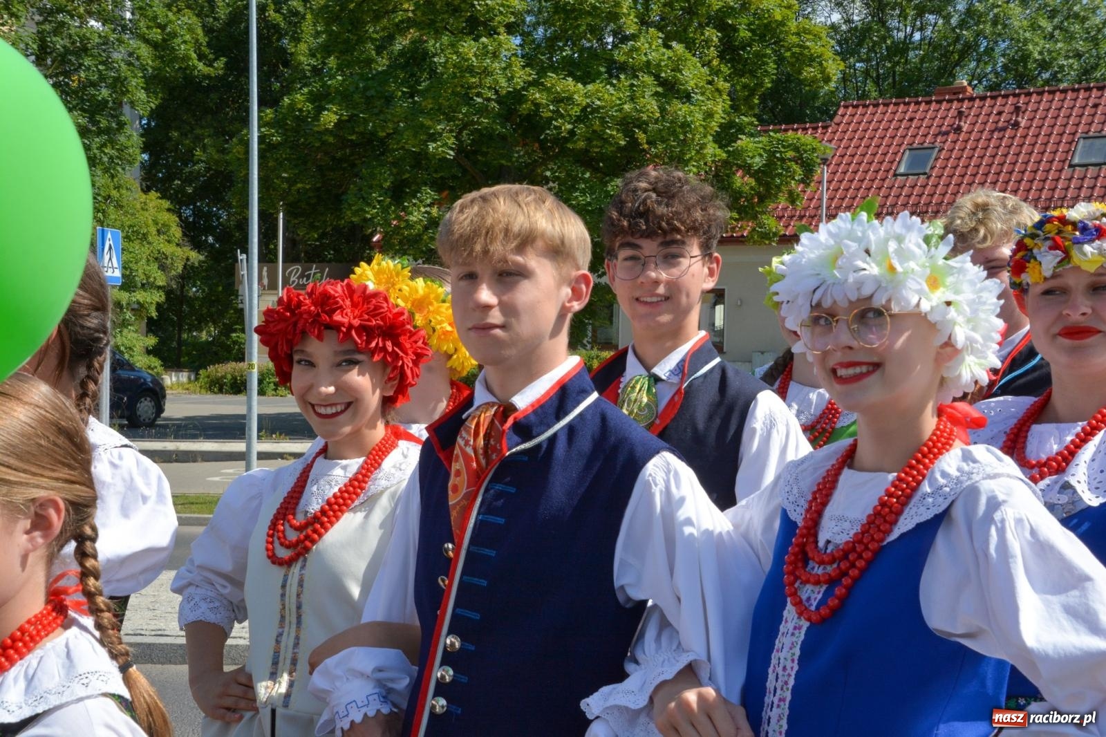 Zdjęcie w galerii na portalu naszraciborz.pl: Roztańczony korowód z Rynku na zamek [FOTO i WIDEO] wiadomości z regionu