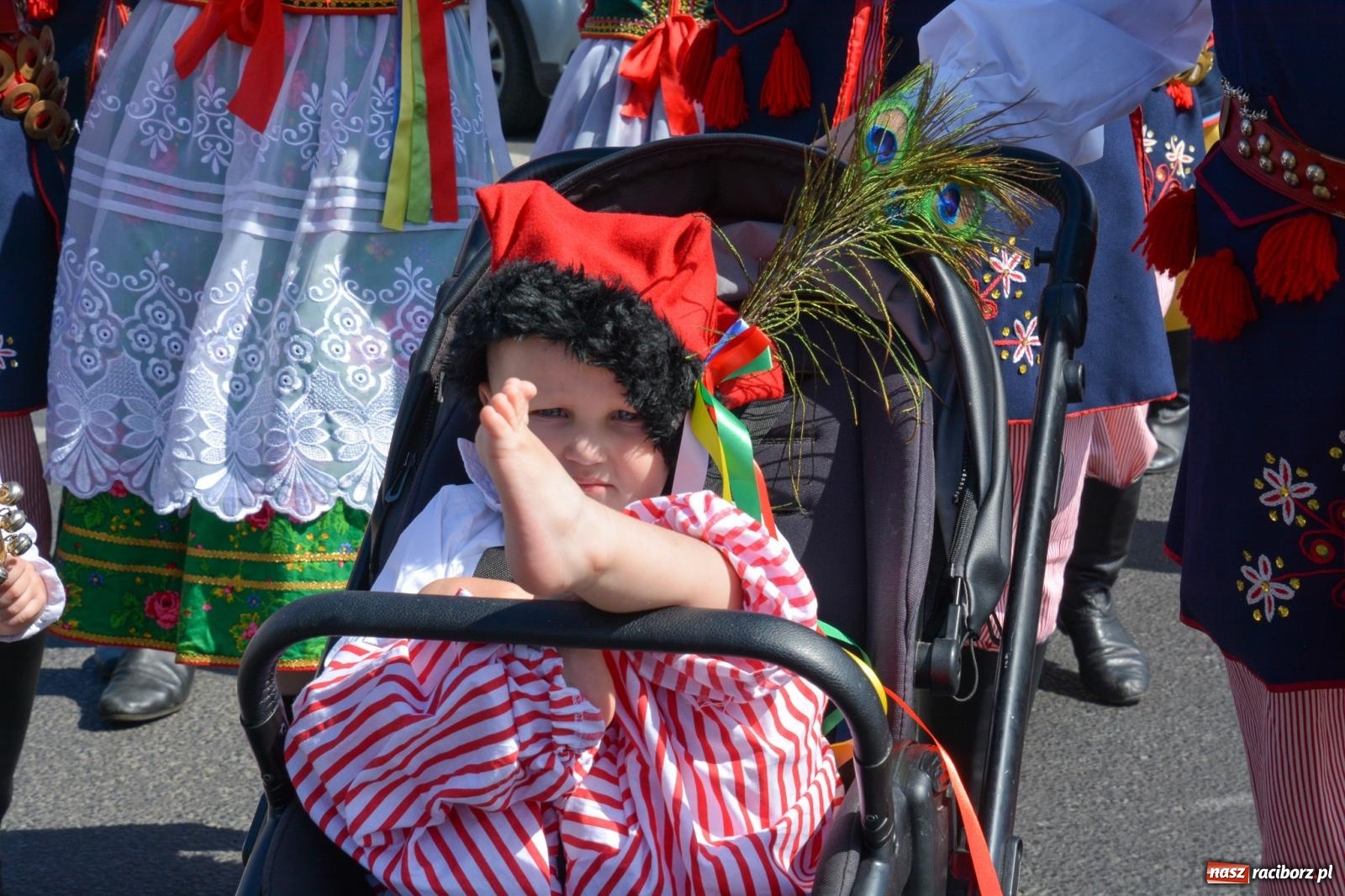 Zdjęcie w galerii na portalu naszraciborz.pl: Roztańczony korowód z Rynku na zamek [FOTO i WIDEO] wiadomości z regionu