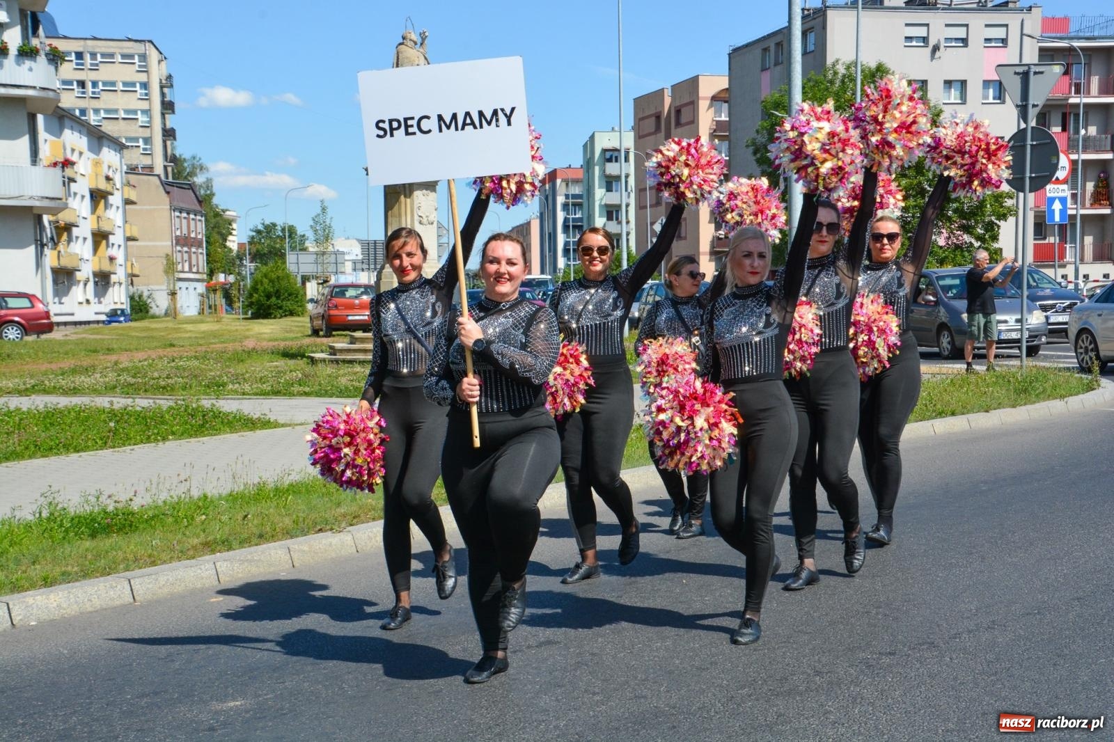 Zdjęcie w galerii na portalu naszraciborz.pl: Roztańczony korowód z Rynku na zamek [FOTO i WIDEO] wiadomości z regionu