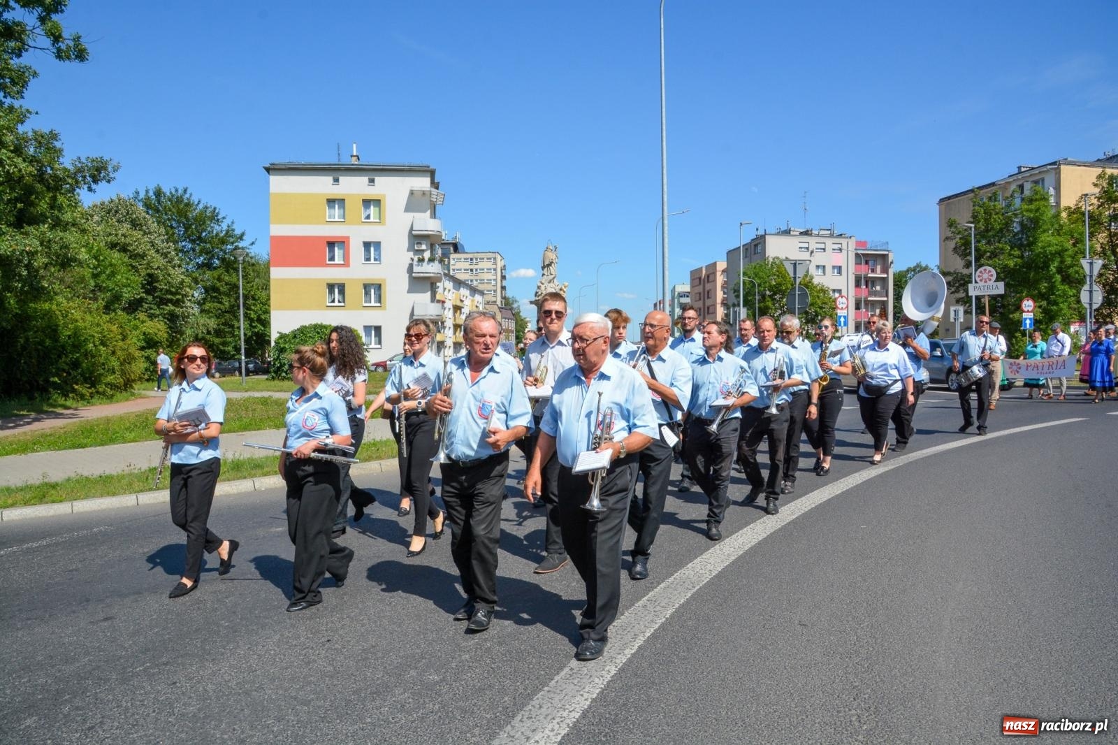 Zdjęcie w galerii na portalu naszraciborz.pl: Roztańczony korowód z Rynku na zamek [FOTO i WIDEO] wiadomości z regionu