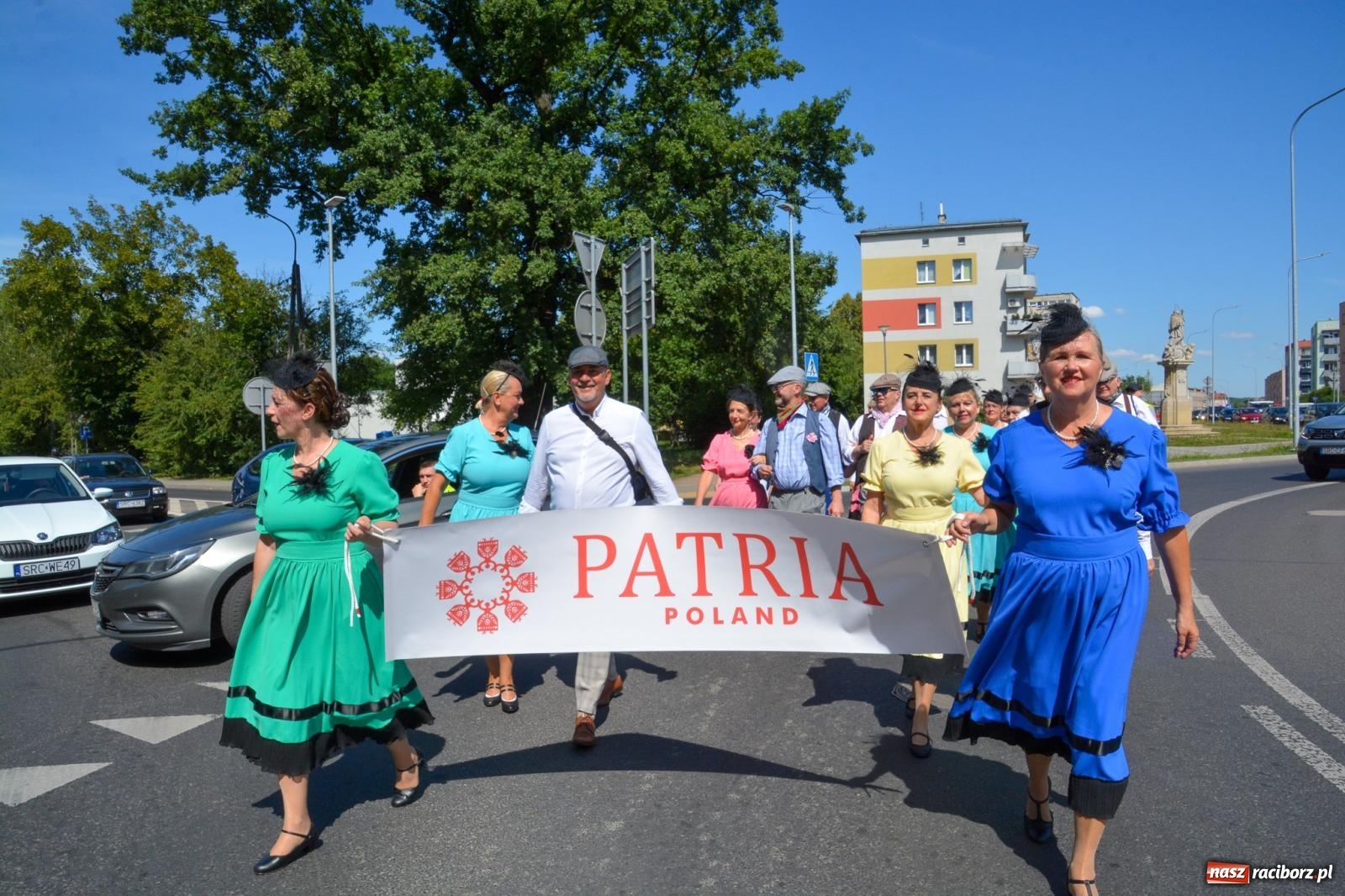 Zdjęcie w galerii na portalu naszraciborz.pl: Roztańczony korowód z Rynku na zamek [FOTO i WIDEO] wiadomości z regionu