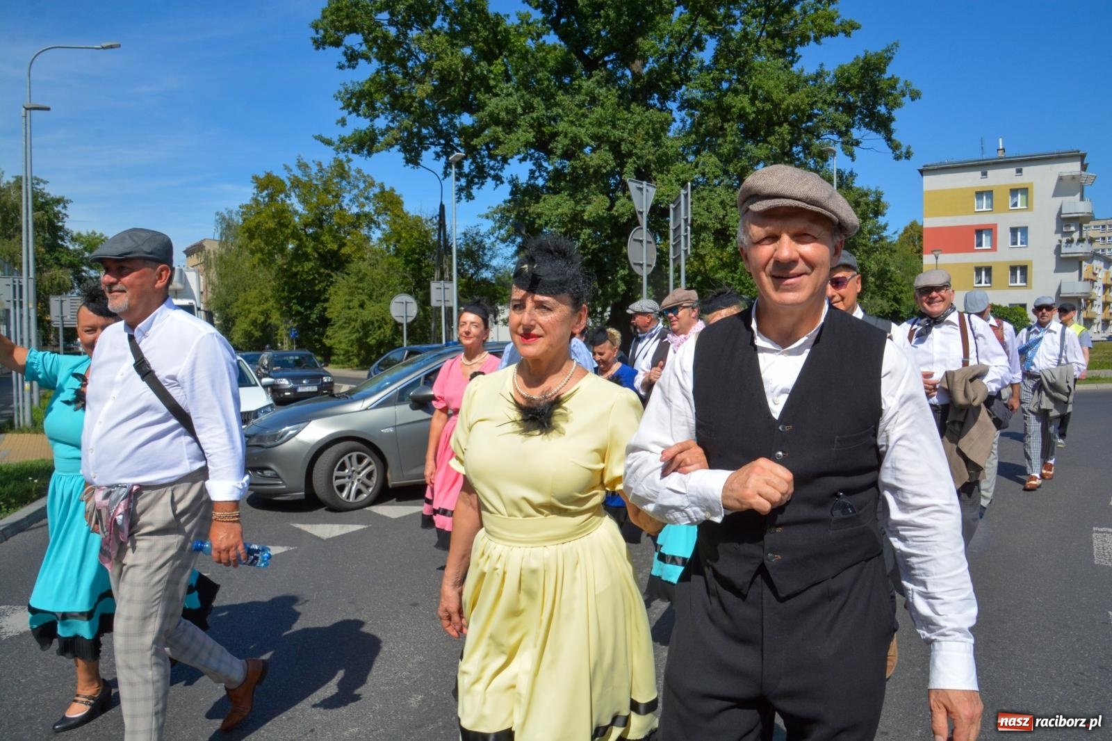 Zdjęcie w galerii na portalu naszraciborz.pl: Roztańczony korowód z Rynku na zamek [FOTO i WIDEO] wiadomości z regionu