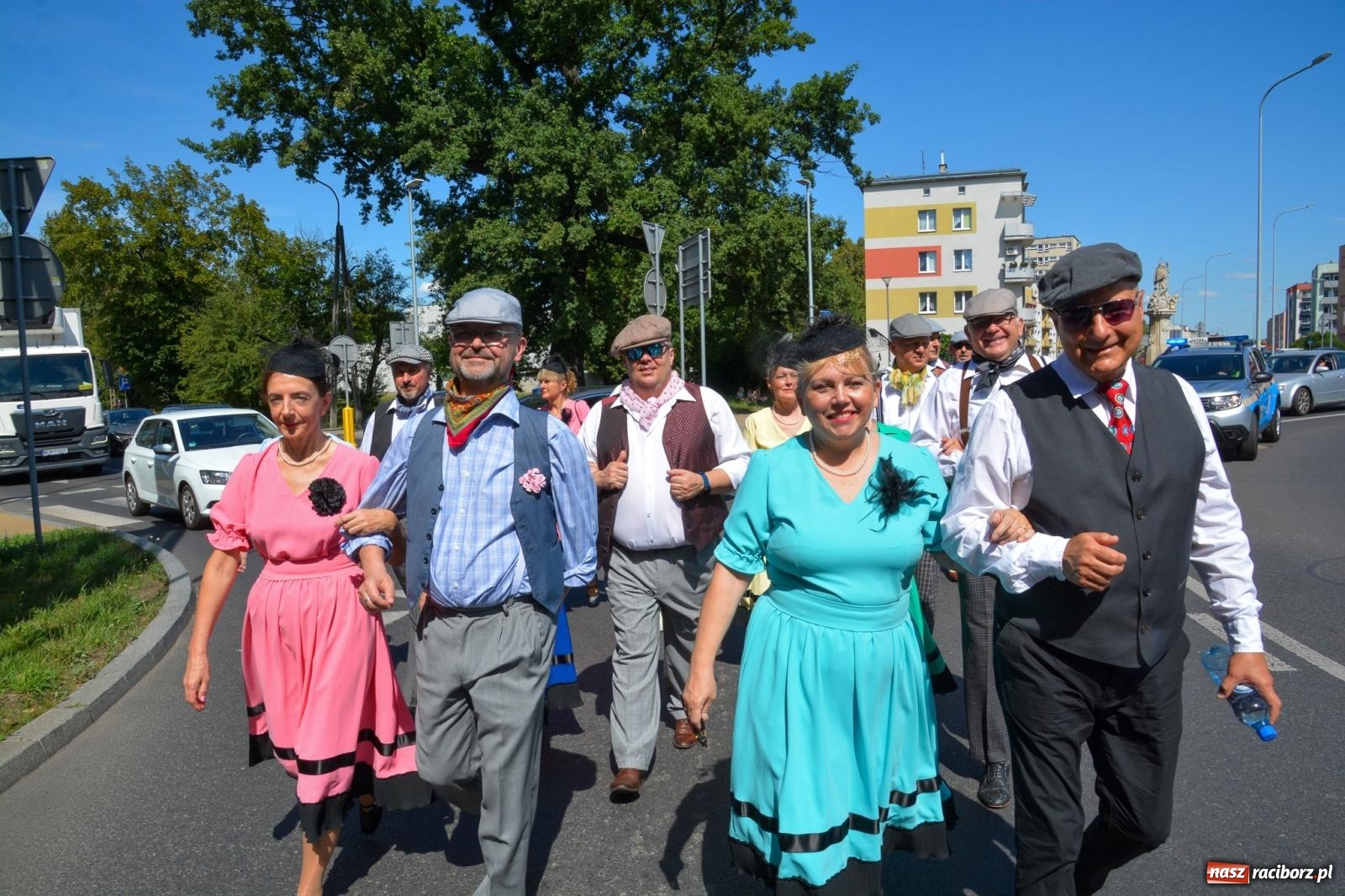 Zdjęcie w galerii na portalu naszraciborz.pl: Roztańczony korowód z Rynku na zamek [FOTO i WIDEO] wiadomości z regionu