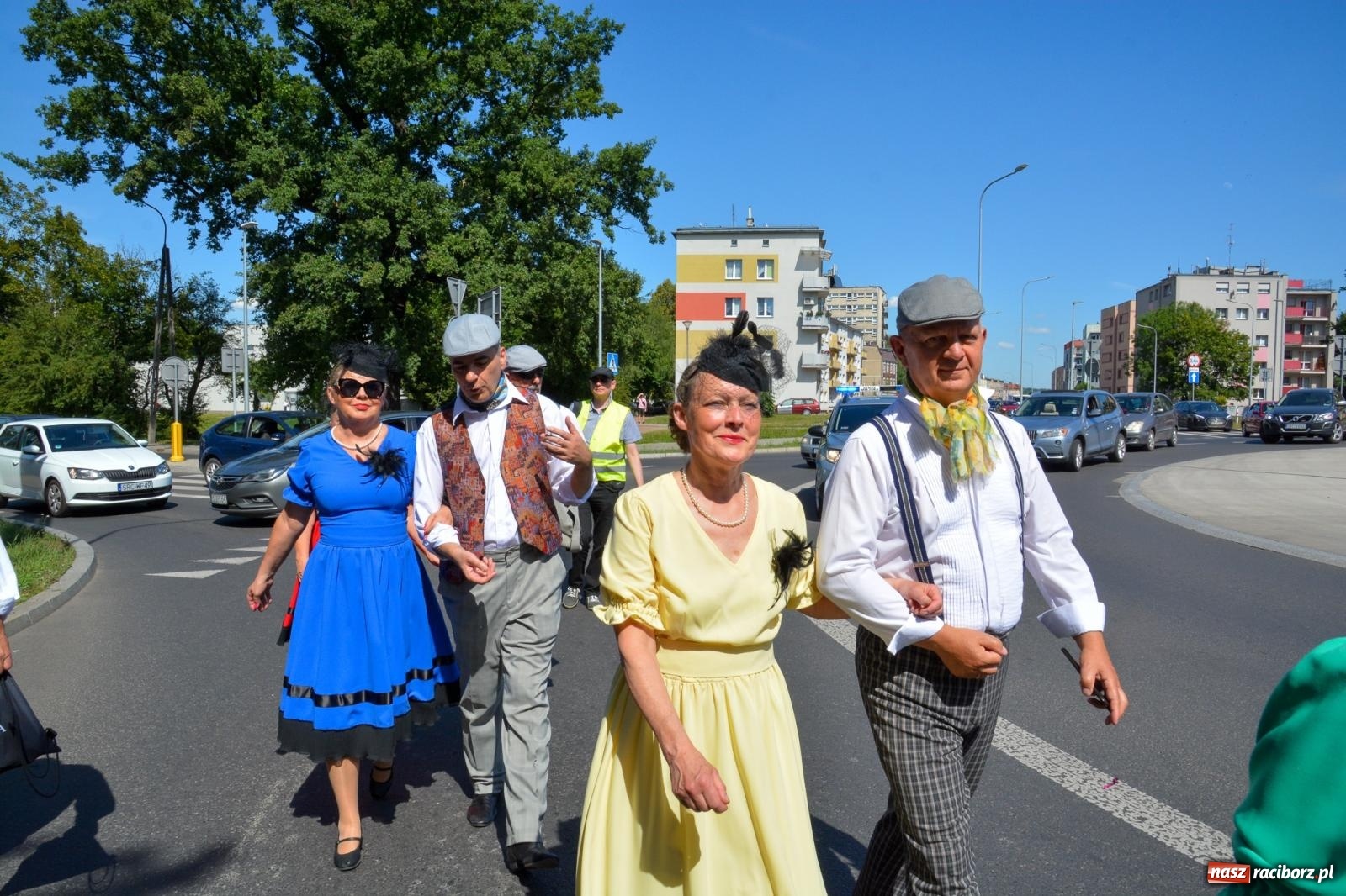 Zdjęcie w galerii na portalu naszraciborz.pl: Roztańczony korowód z Rynku na zamek [FOTO i WIDEO] wiadomości z regionu