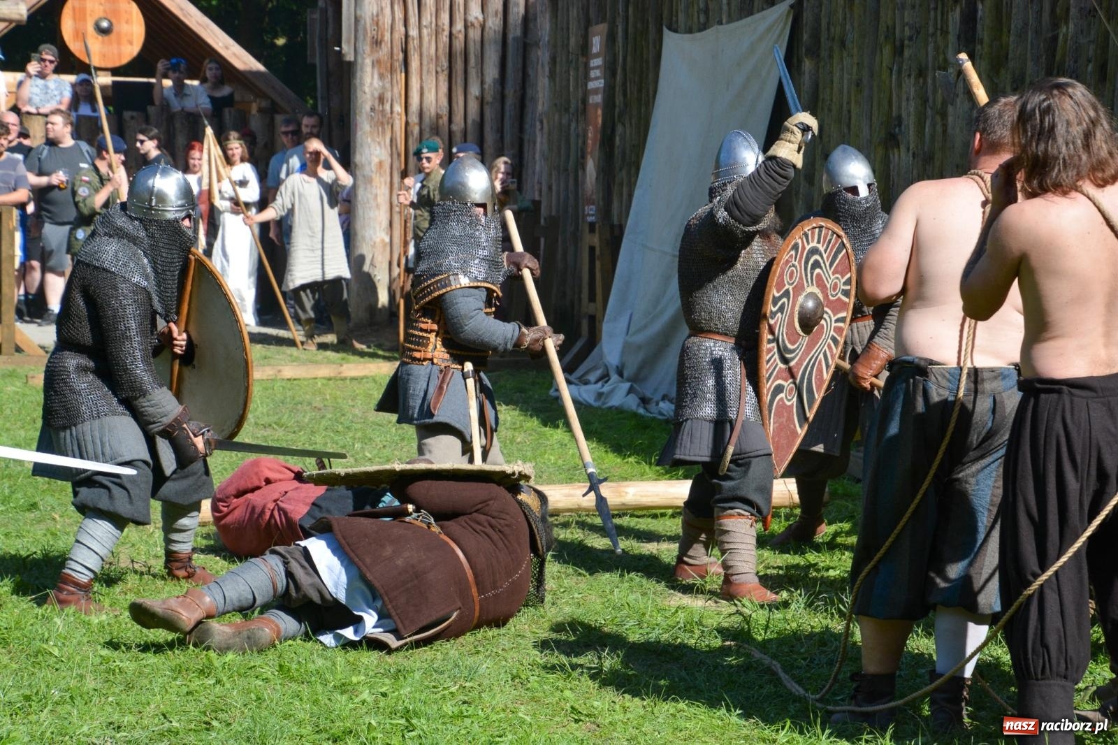 Zdjęcie w galerii na portalu naszraciborz.pl: Napad na karawanę i wielka bitwa wojów pod Oborą [FOTO i WIDEO] wiadomości z regionu