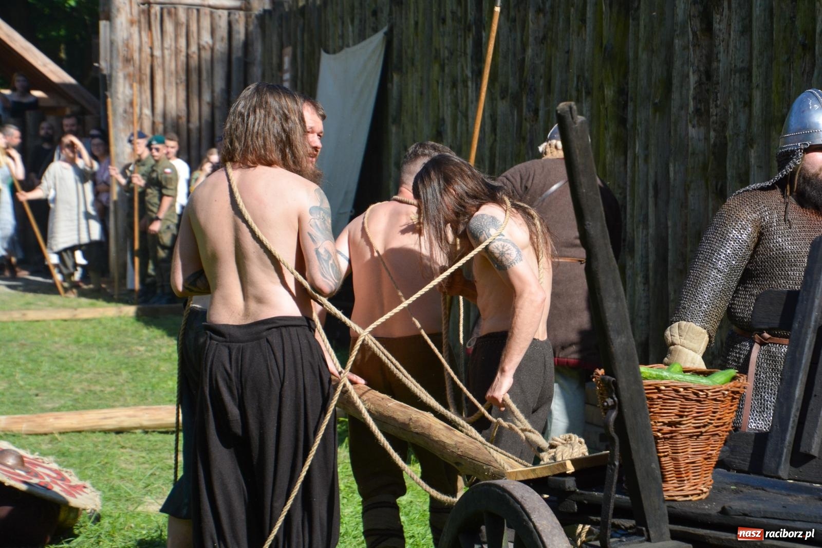 Zdjęcie w galerii na portalu naszraciborz.pl: Napad na karawanę i wielka bitwa wojów pod Oborą [FOTO i WIDEO] wiadomości z regionu