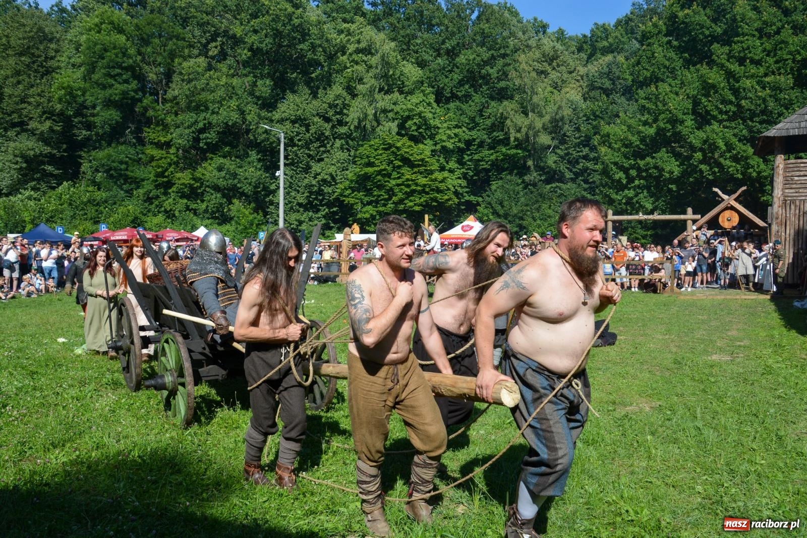 Zdjęcie w galerii na portalu naszraciborz.pl: Napad na karawanę i wielka bitwa wojów pod Oborą [FOTO i WIDEO] wiadomości z regionu