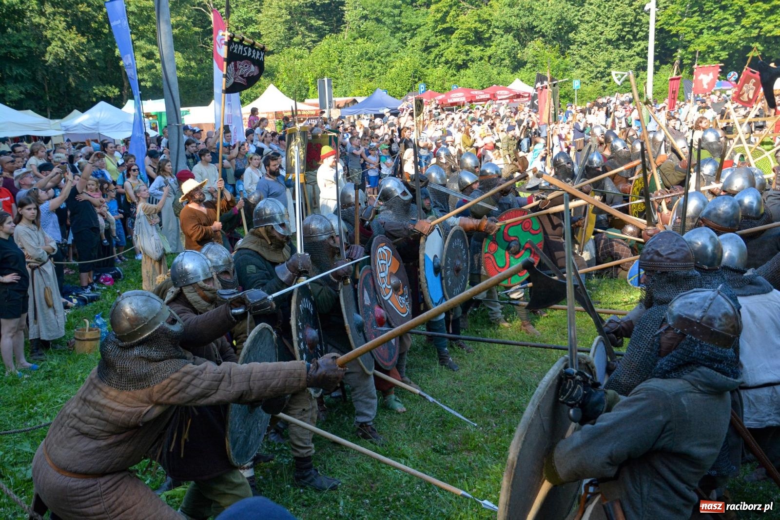Zdjęcie w galerii na portalu naszraciborz.pl: Napad na karawanę i wielka bitwa wojów pod Oborą [FOTO i WIDEO] wiadomości z regionu