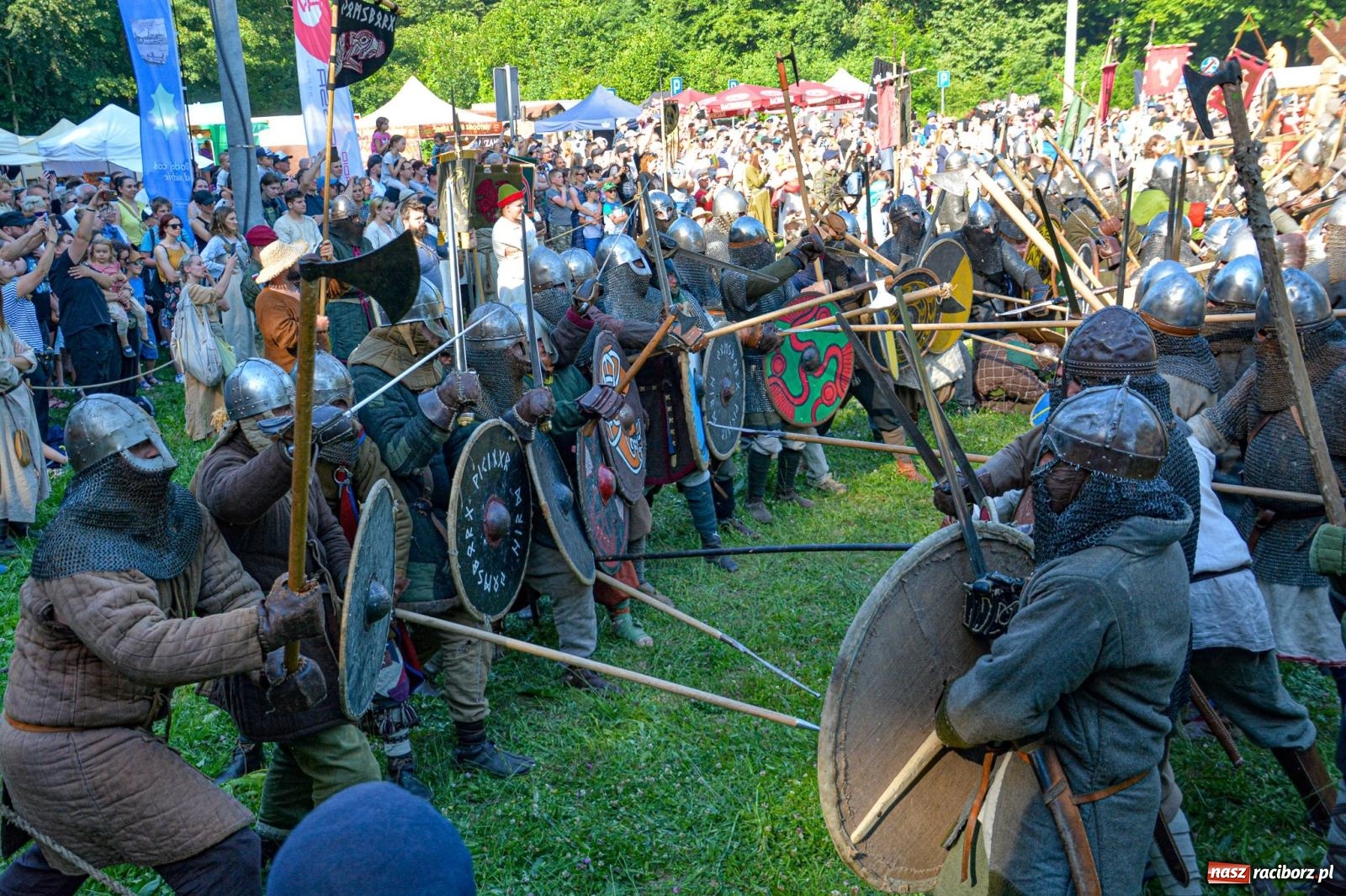 Zdjęcie w galerii na portalu naszraciborz.pl: Napad na karawanę i wielka bitwa wojów pod Oborą [FOTO i WIDEO] wiadomości z regionu