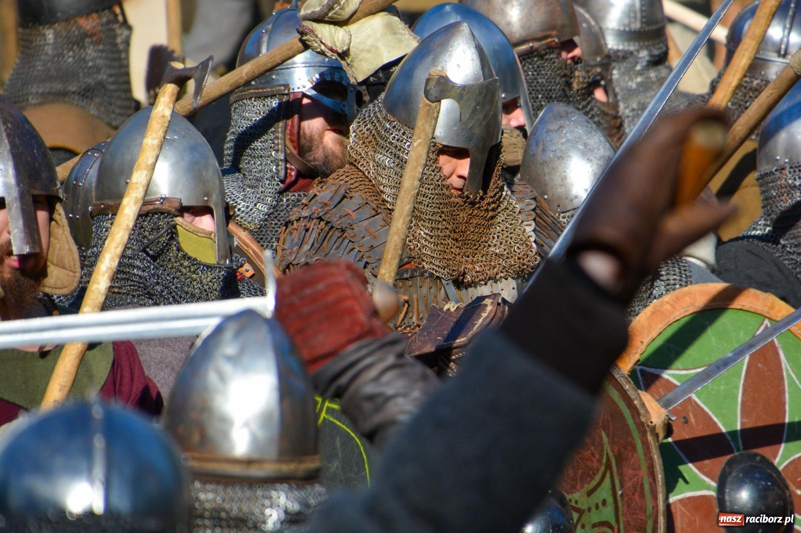 Zdjęcie w galerii na portalu naszraciborz.pl: Napad na karawanę i wielka bitwa wojów pod Oborą [FOTO i WIDEO] wiadomości z regionu