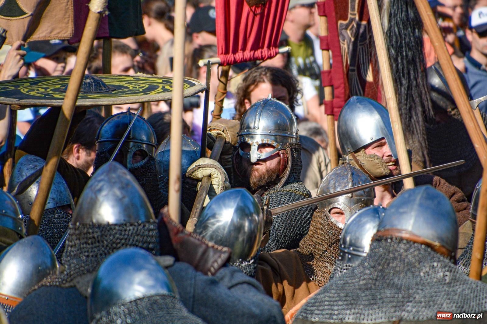 Zdjęcie w galerii na portalu naszraciborz.pl: Napad na karawanę i wielka bitwa wojów pod Oborą [FOTO i WIDEO] wiadomości z regionu