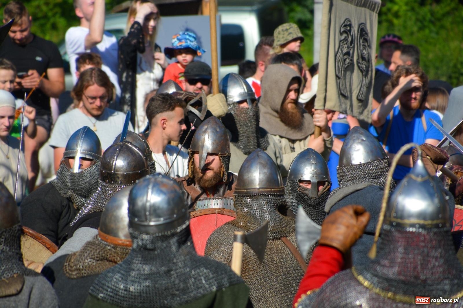 Zdjęcie w galerii na portalu naszraciborz.pl: Napad na karawanę i wielka bitwa wojów pod Oborą [FOTO i WIDEO] wiadomości z regionu