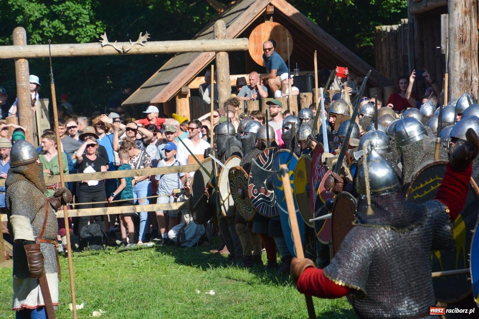 Zdjęcie w galerii na portalu naszraciborz.pl: Napad na karawanę i wielka bitwa wojów pod Oborą [FOTO i WIDEO] wiadomości z regionu