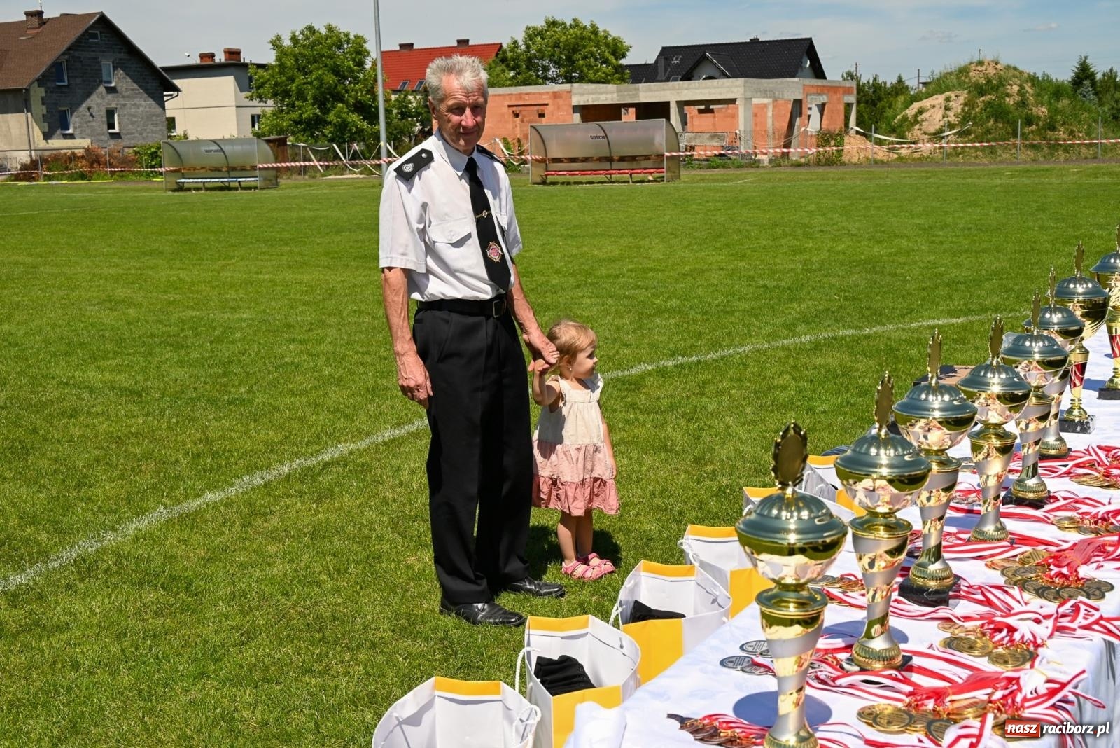 Zdjęcie w galerii na portalu naszraciborz.pl: Cała pula dla Roszkowa. Gminne zawody sportowo-pożarnicze w Krzyżanowicach wiadomości z regionu