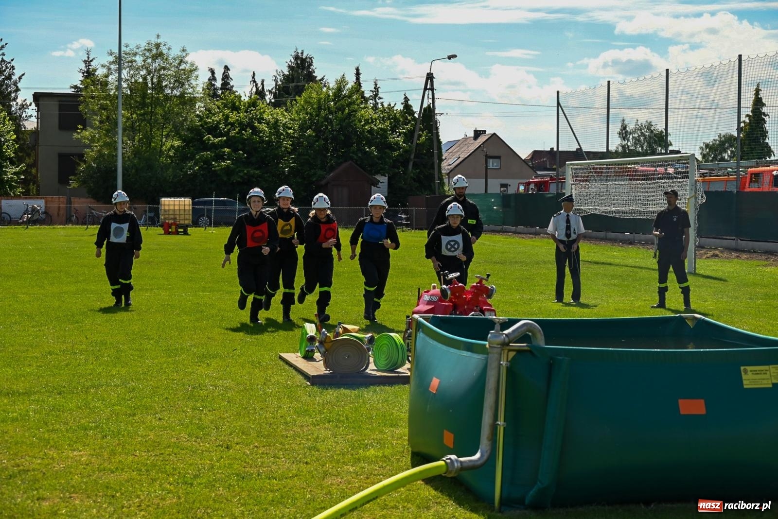 Zdjęcie w galerii na portalu naszraciborz.pl: Cała pula dla Roszkowa. Gminne zawody sportowo-pożarnicze w Krzyżanowicach wiadomości z regionu