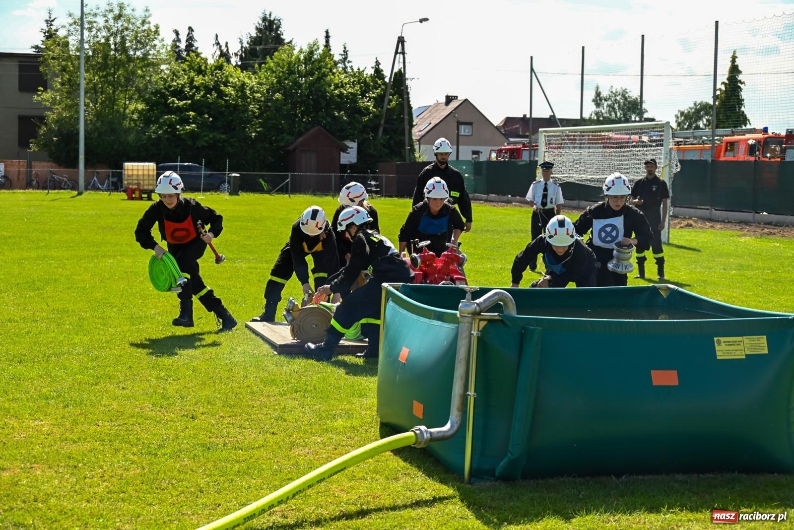 Zdjęcie w galerii na portalu naszraciborz.pl: Cała pula dla Roszkowa. Gminne zawody sportowo-pożarnicze w Krzyżanowicach wiadomości z regionu