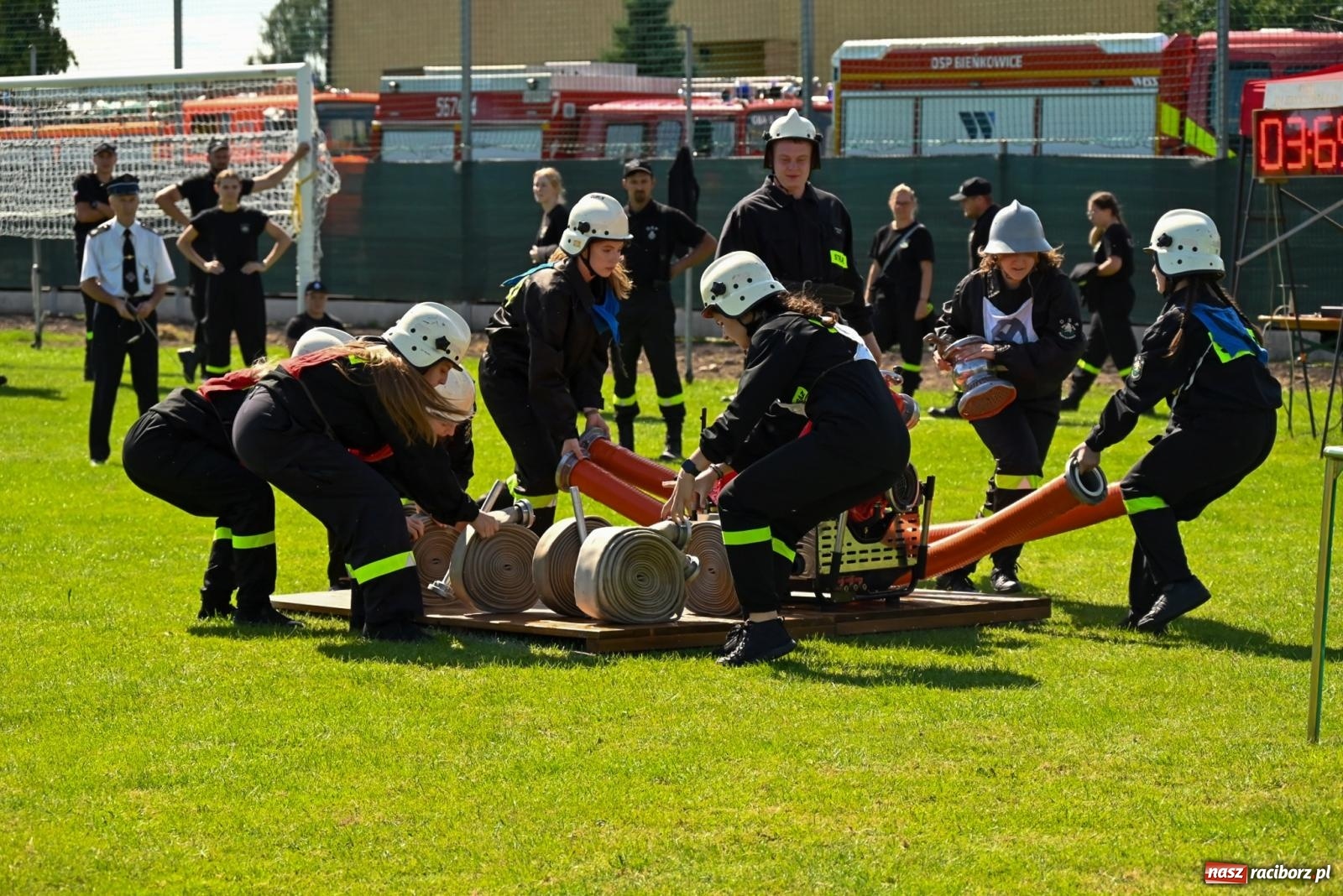 Zdjęcie w galerii na portalu naszraciborz.pl: Cała pula dla Roszkowa. Gminne zawody sportowo-pożarnicze w Krzyżanowicach wiadomości z regionu