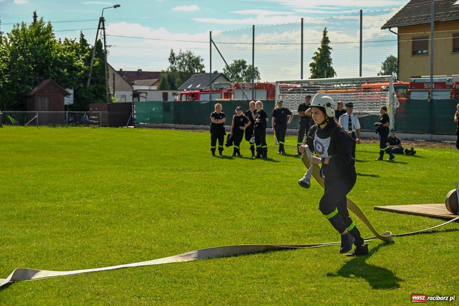 Zdjęcie w galerii na portalu naszraciborz.pl: Cała pula dla Roszkowa. Gminne zawody sportowo-pożarnicze w Krzyżanowicach wiadomości z regionu