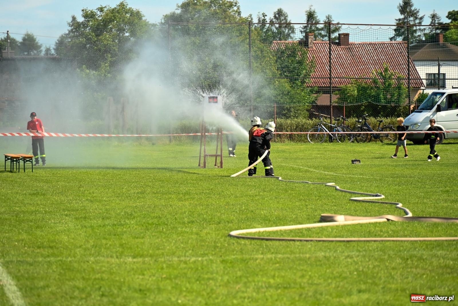 Zdjęcie w galerii na portalu naszraciborz.pl: Cała pula dla Roszkowa. Gminne zawody sportowo-pożarnicze w Krzyżanowicach wiadomości z regionu