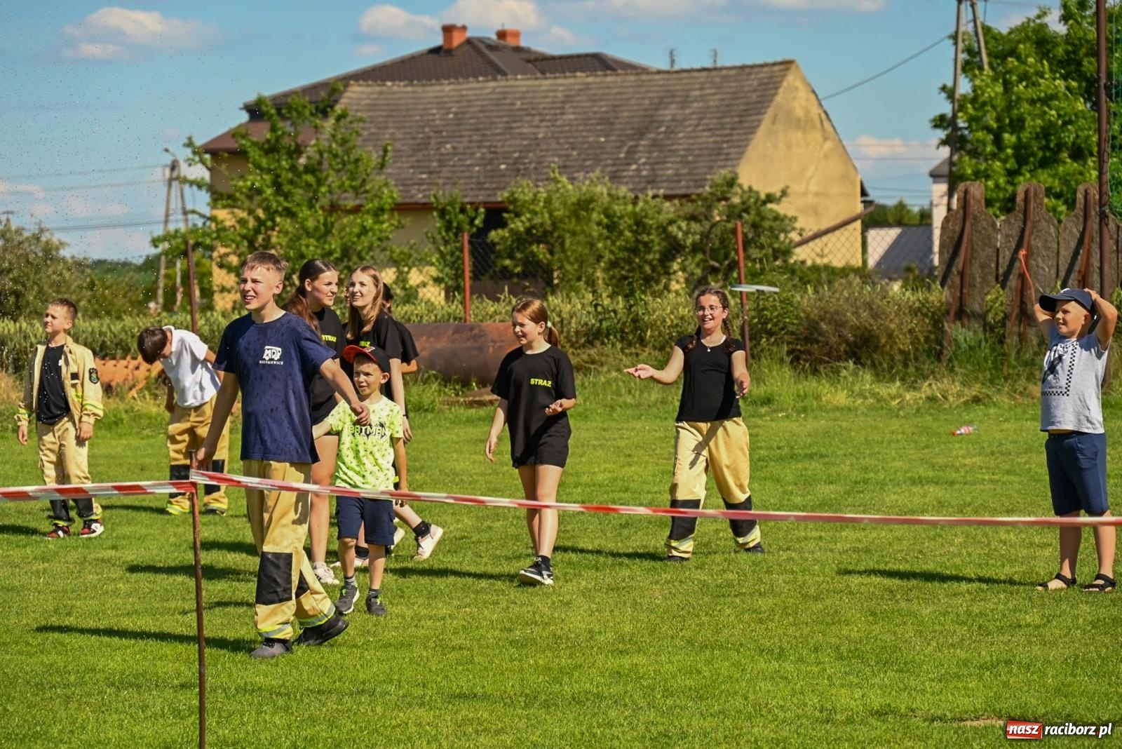 Zdjęcie w galerii na portalu naszraciborz.pl: Cała pula dla Roszkowa. Gminne zawody sportowo-pożarnicze w Krzyżanowicach wiadomości z regionu