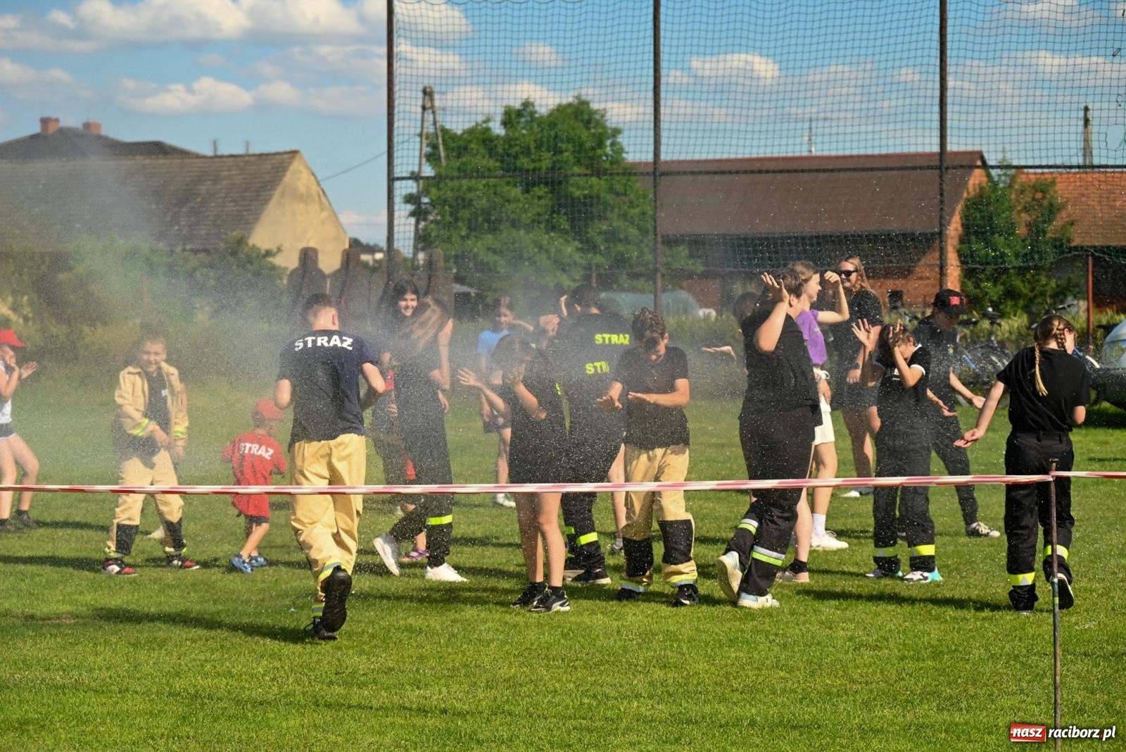 Zdjęcie w galerii na portalu naszraciborz.pl: Cała pula dla Roszkowa. Gminne zawody sportowo-pożarnicze w Krzyżanowicach wiadomości z regionu