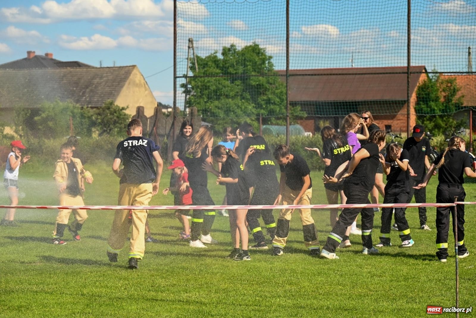 Zdjęcie w galerii na portalu naszraciborz.pl: Cała pula dla Roszkowa. Gminne zawody sportowo-pożarnicze w Krzyżanowicach wiadomości z regionu