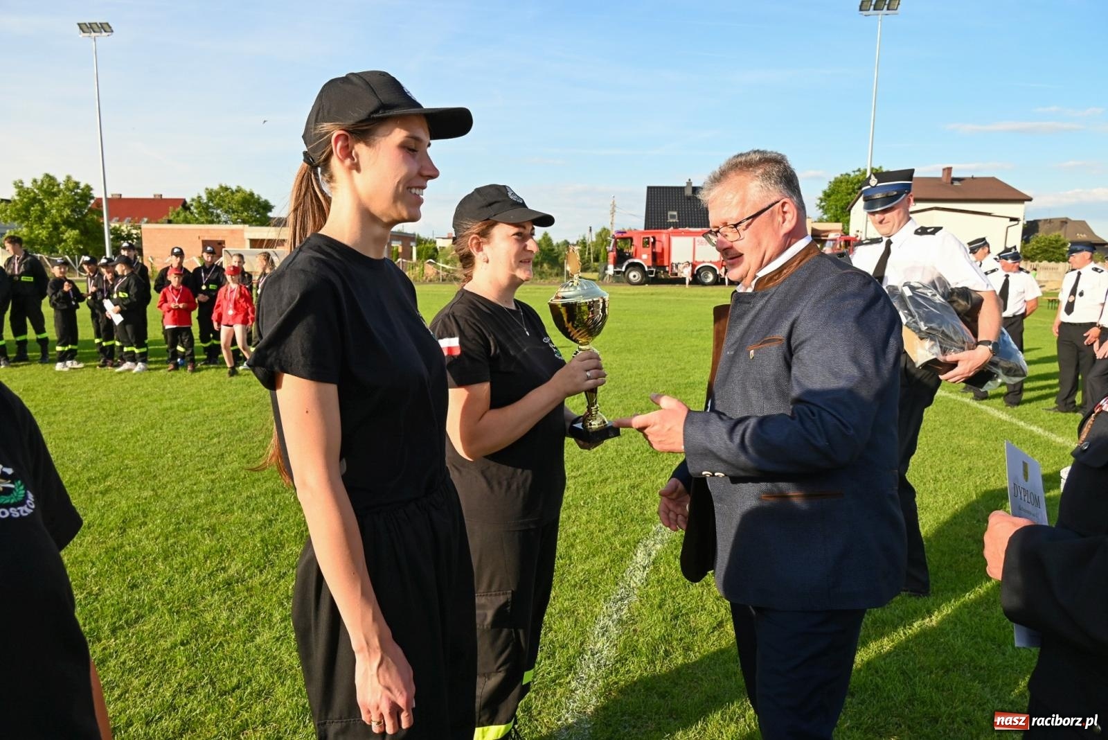 Zdjęcie w galerii na portalu naszraciborz.pl: Cała pula dla Roszkowa. Gminne zawody sportowo-pożarnicze w Krzyżanowicach wiadomości z regionu