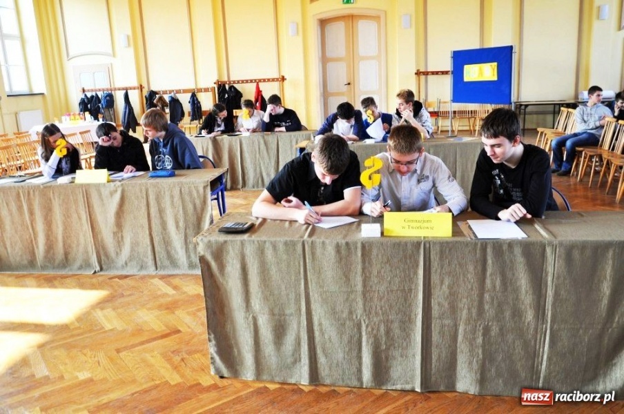 Zdjęcie w galerii na portalu naszraciborz.pl:  Uczniowie z G 1 mistrzami ekonomii wiadomości z regionu