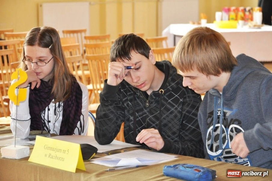 Zdjęcie w galerii na portalu naszraciborz.pl:  Uczniowie z G 1 mistrzami ekonomii wiadomości z regionu