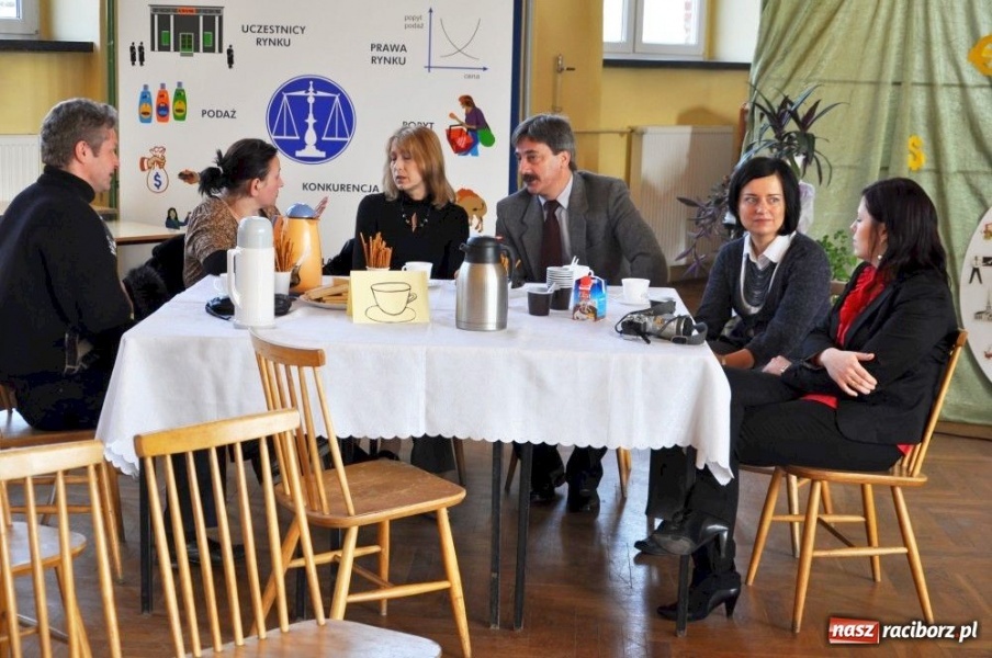 Zdjęcie w galerii na portalu naszraciborz.pl:  Uczniowie z G 1 mistrzami ekonomii wiadomości z regionu